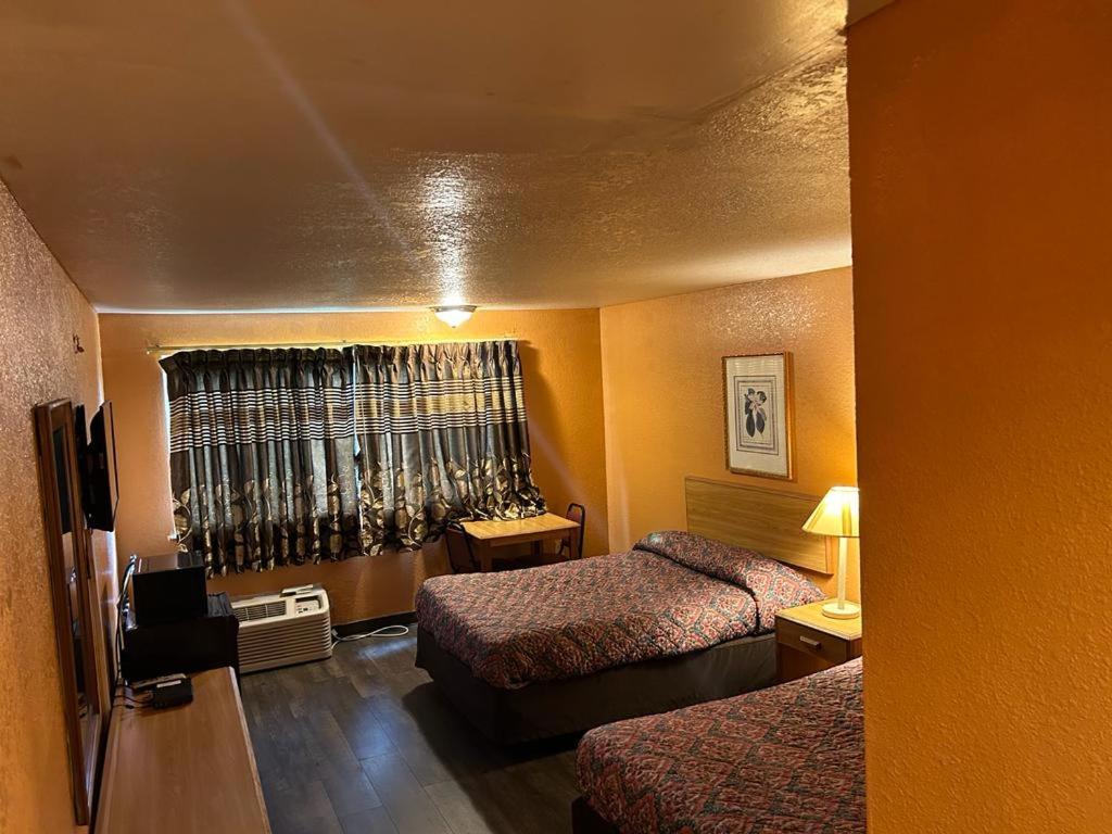 Hillcrest Motel by Oyo Aurora near Lawrenceburg