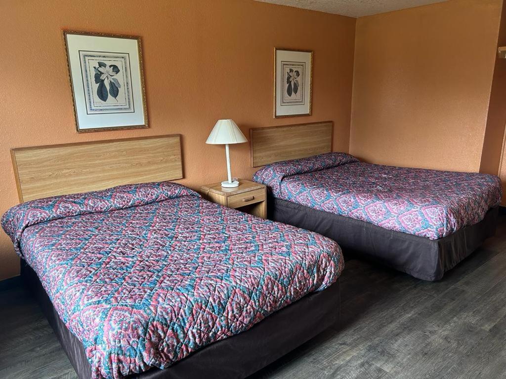 Hillcrest Motel by Oyo Aurora near Lawrenceburg