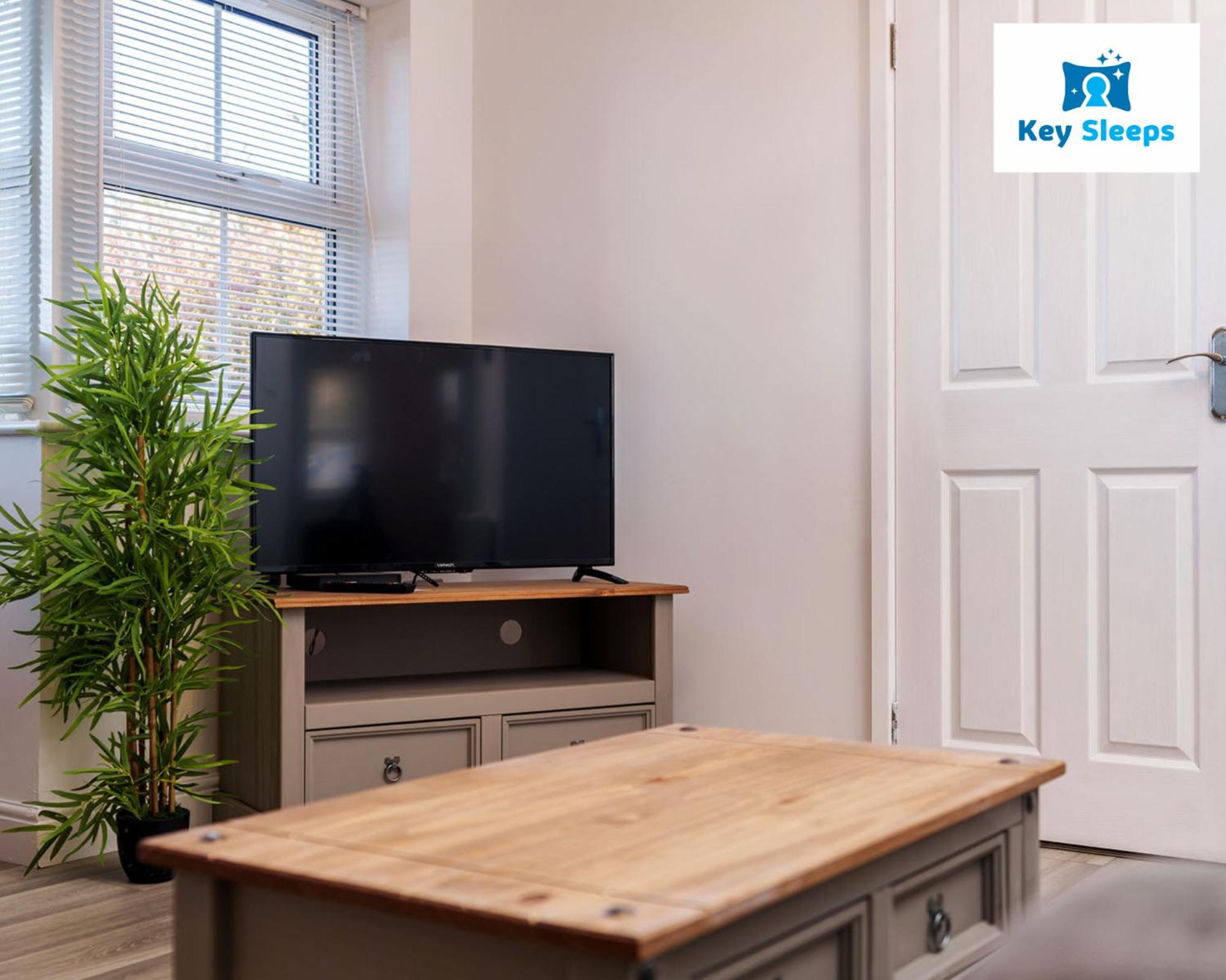 Key Sleeps - Private Parking - Lower Pilsley - Balcony - Contractors - Leisure view 2