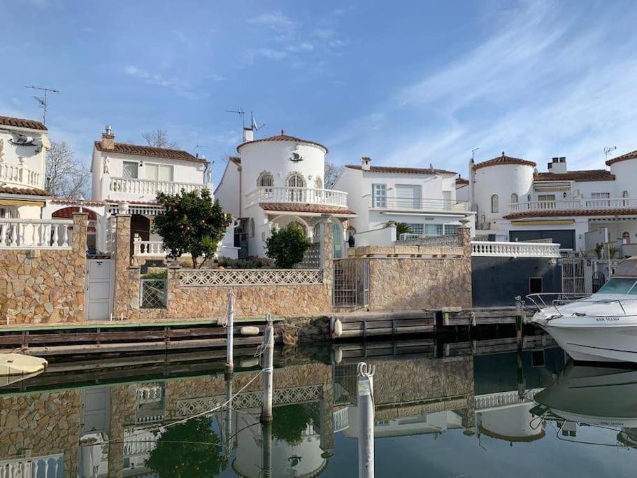 Casa Serenity au canal avec piscine et amarre