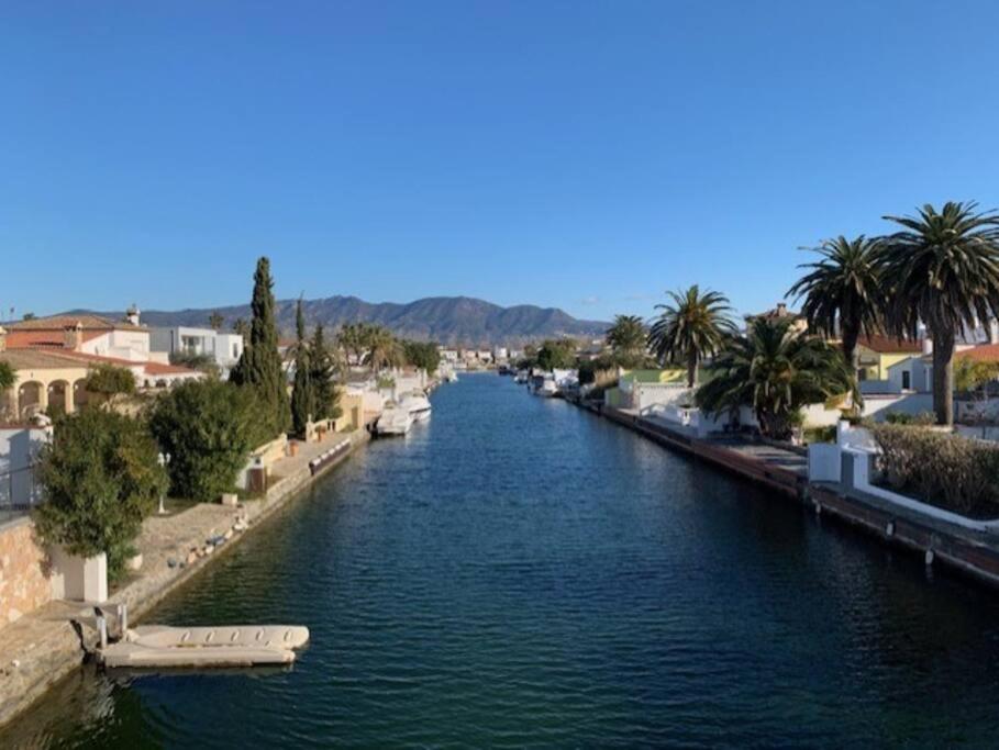 Casa Serenity au canal avec piscine et amarre
