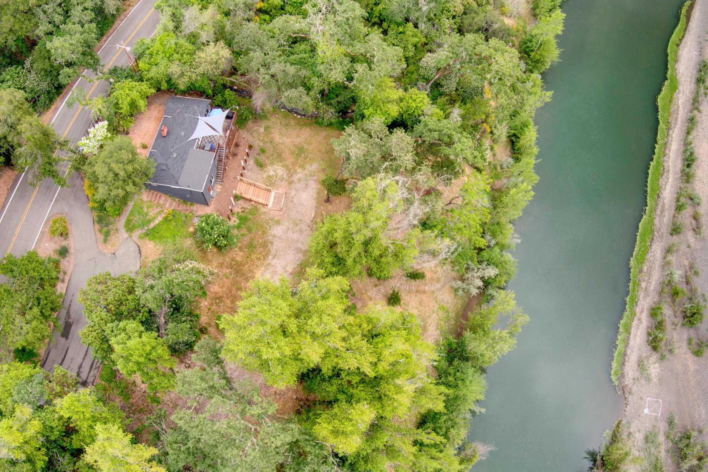 Riverfront Getaway With Wine Tastings Included