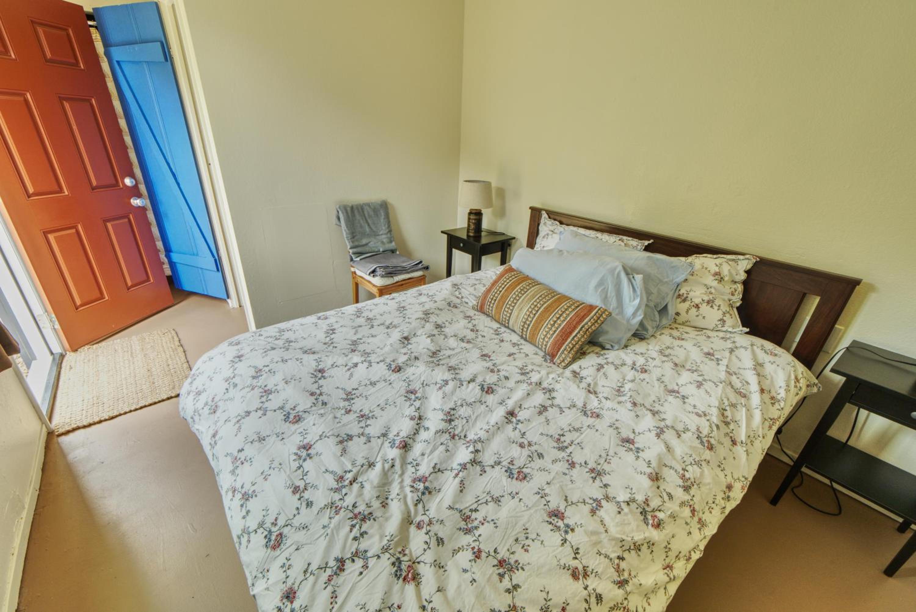Riverfront Getaway With Wine Tastings Included