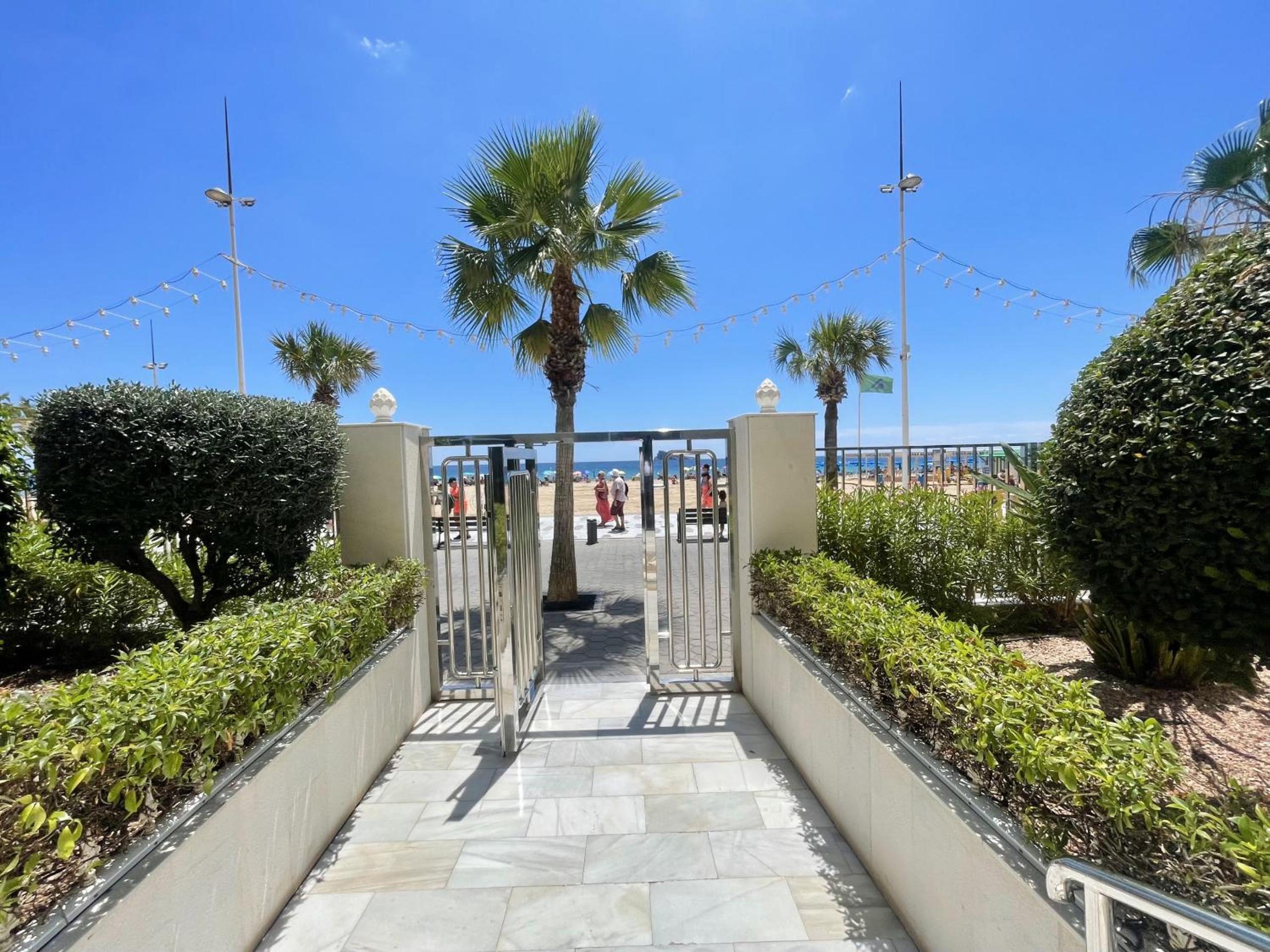 Tor Maraya Seafront Levante Beach