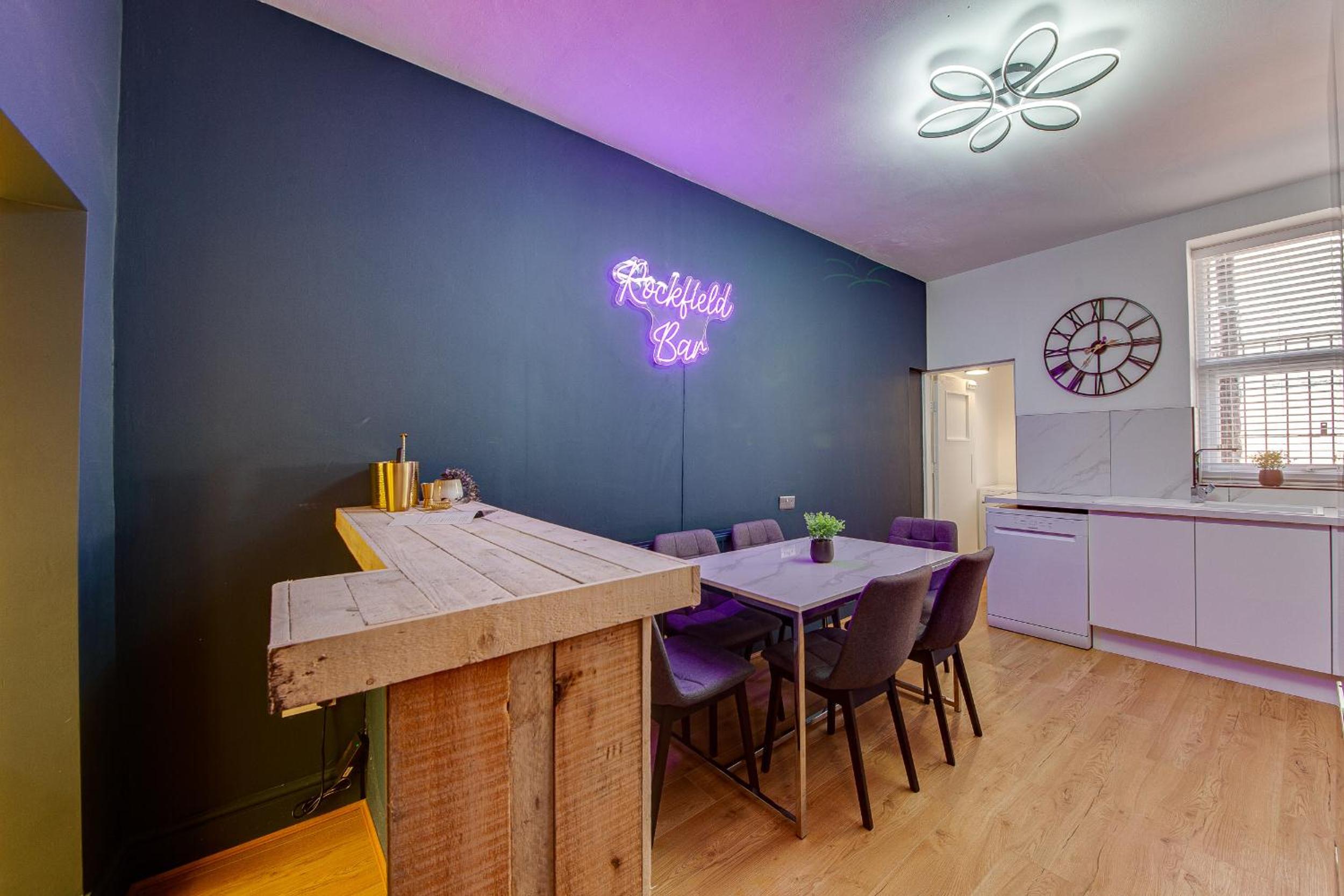 Air Host & Stay - Rockfield Lodge - Nxt to Anfield view 4
