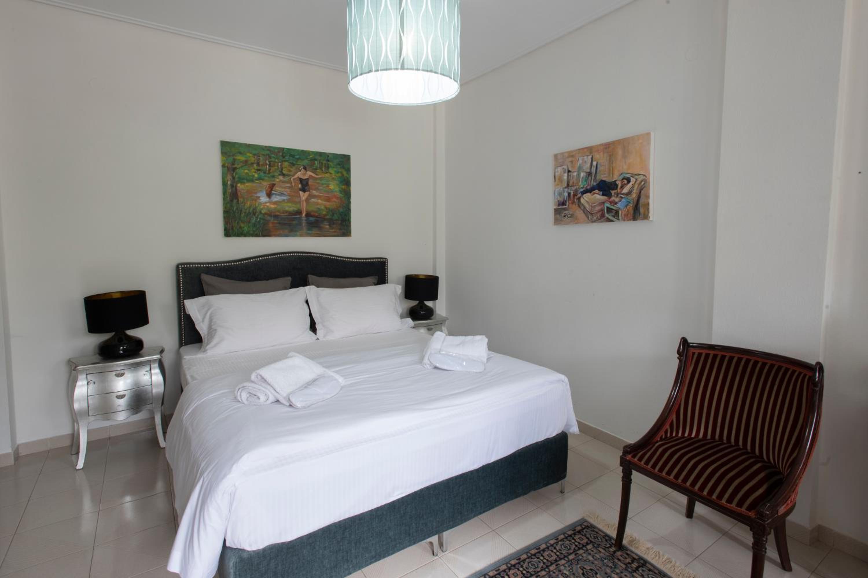 Met & Kas corner spacious house with countryard view 4