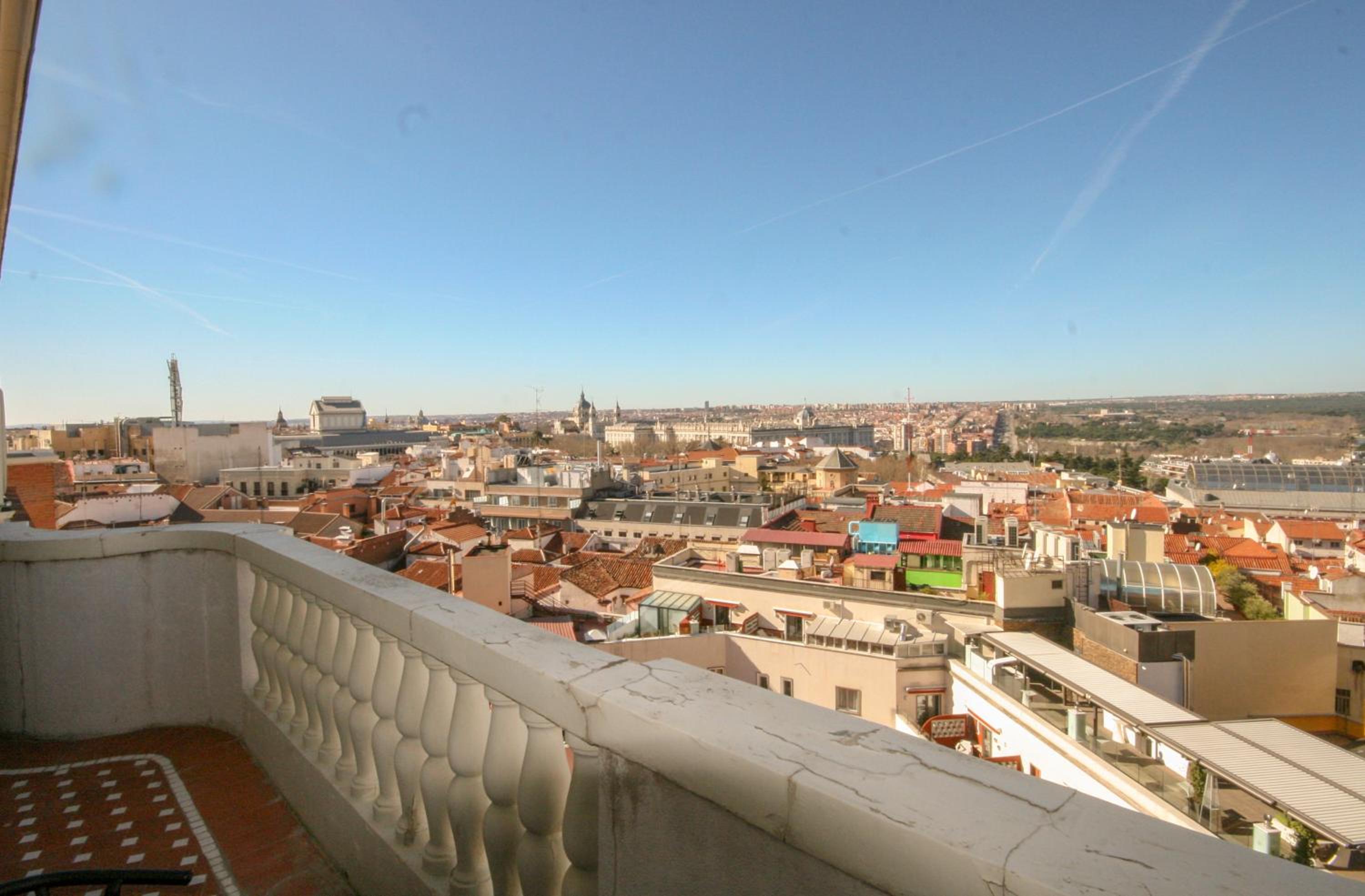 Apartamento con Terraza al Palacio Real photo 3