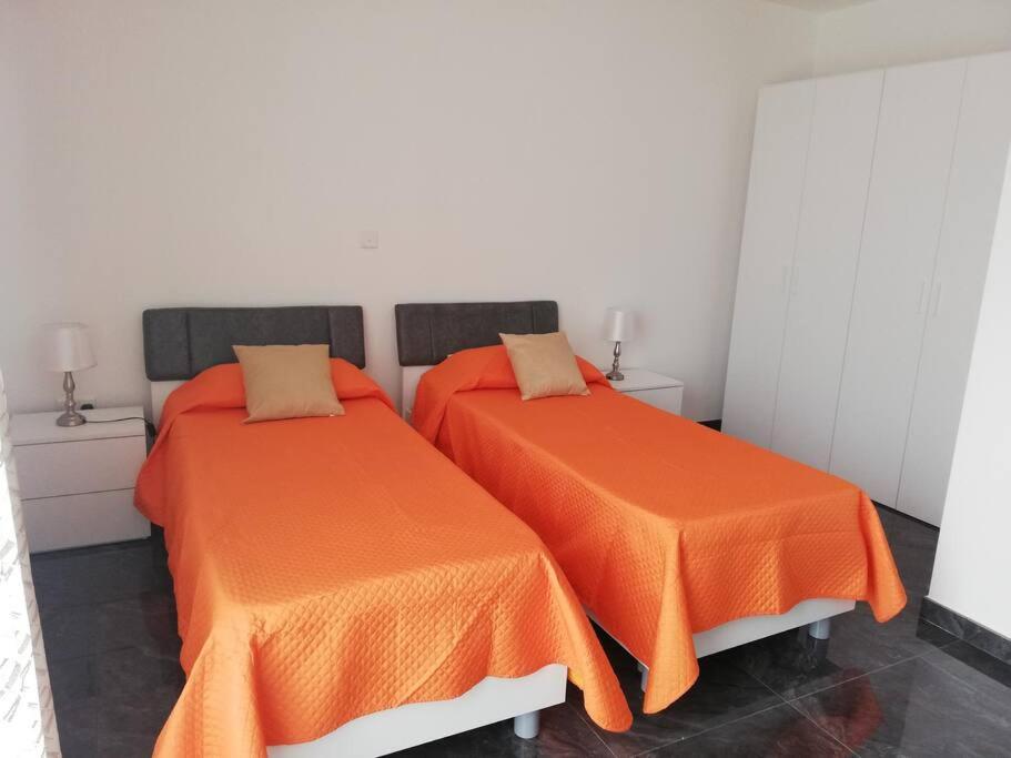 Central, Fully Equipped Modern Apartment - 2 view 3