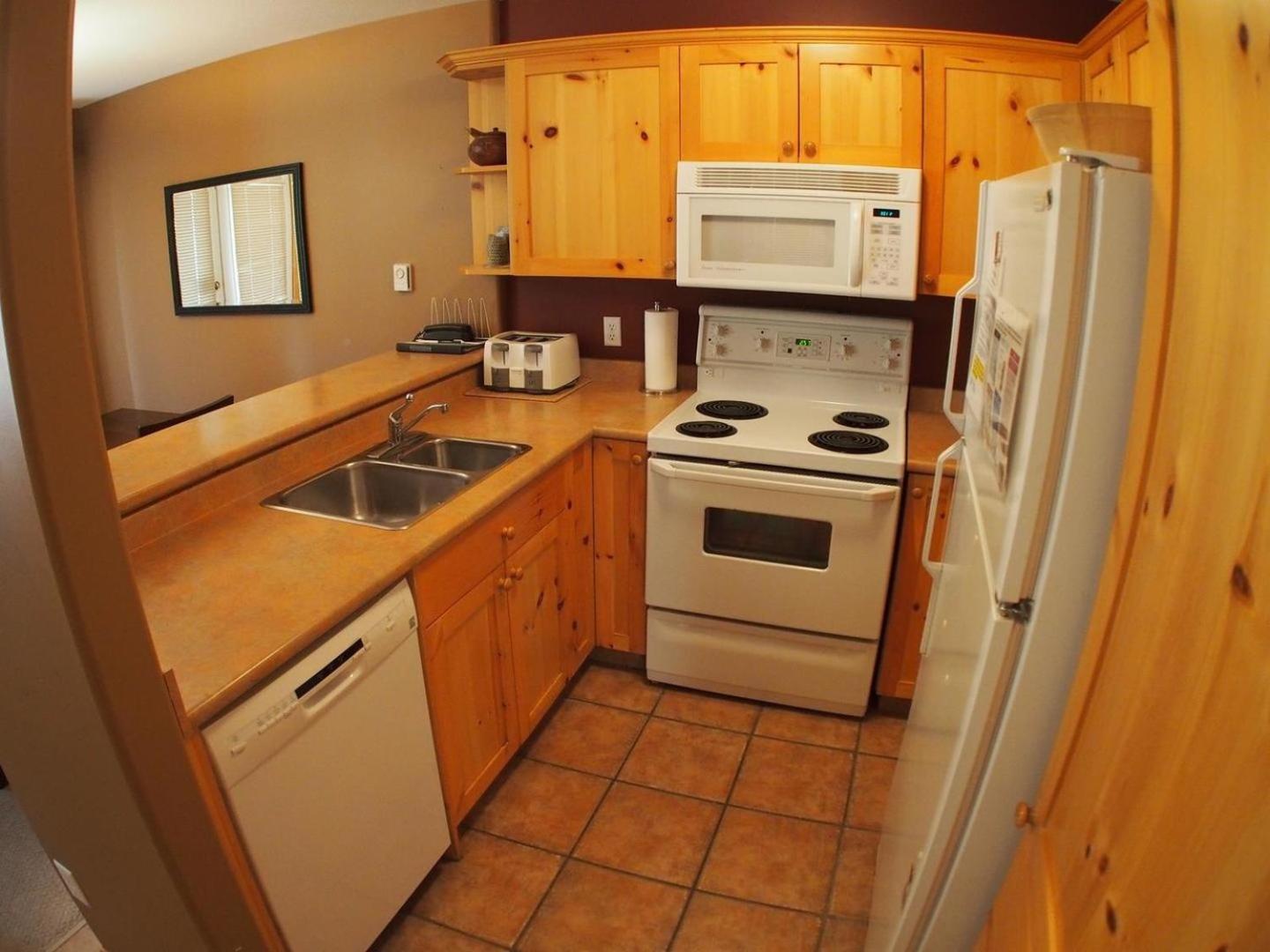 Sun Peaks Vacations - Crystal Forest 07 By Bear Country - Property Image 23