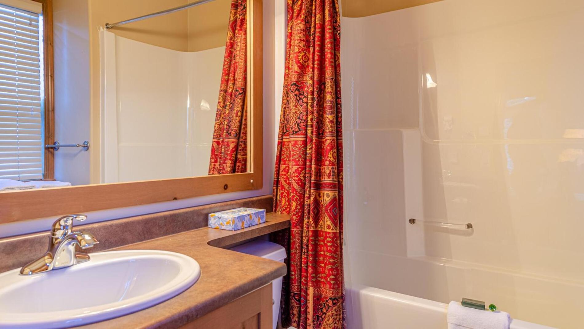 Sun Peaks Vacations - Crystal Forest 54 By Bear Country - Property Image 20
