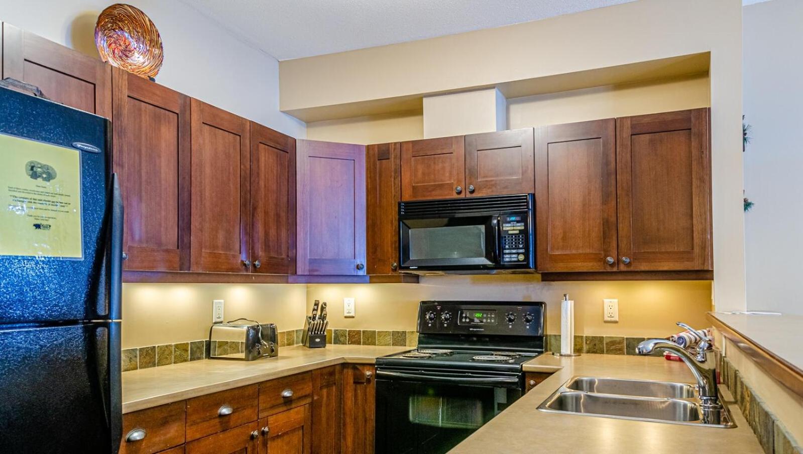 Sun Peaks Vacations - Stones Throw 11 By Bear Country - Property Image 25