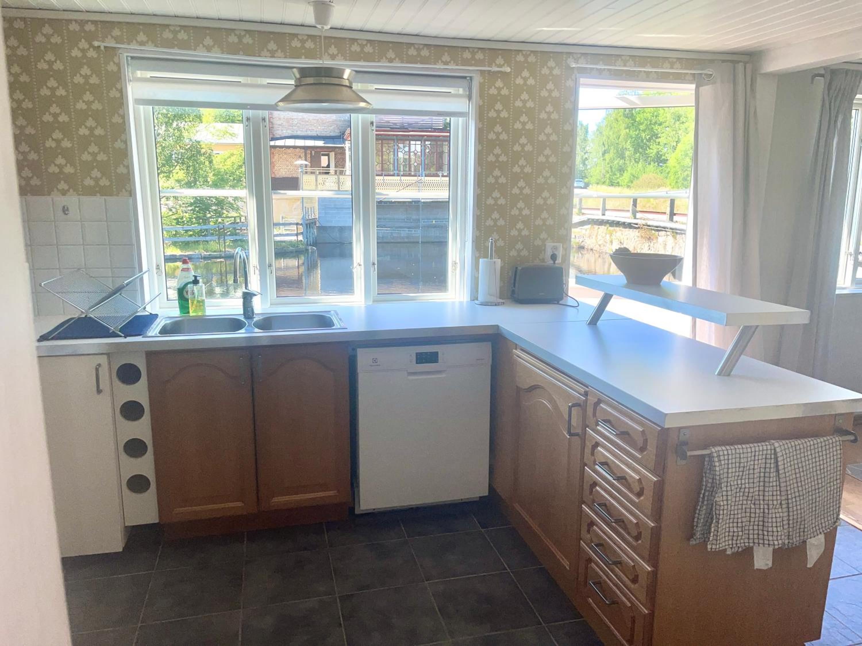 Lovely Waterfront Cottage near Karlshamn