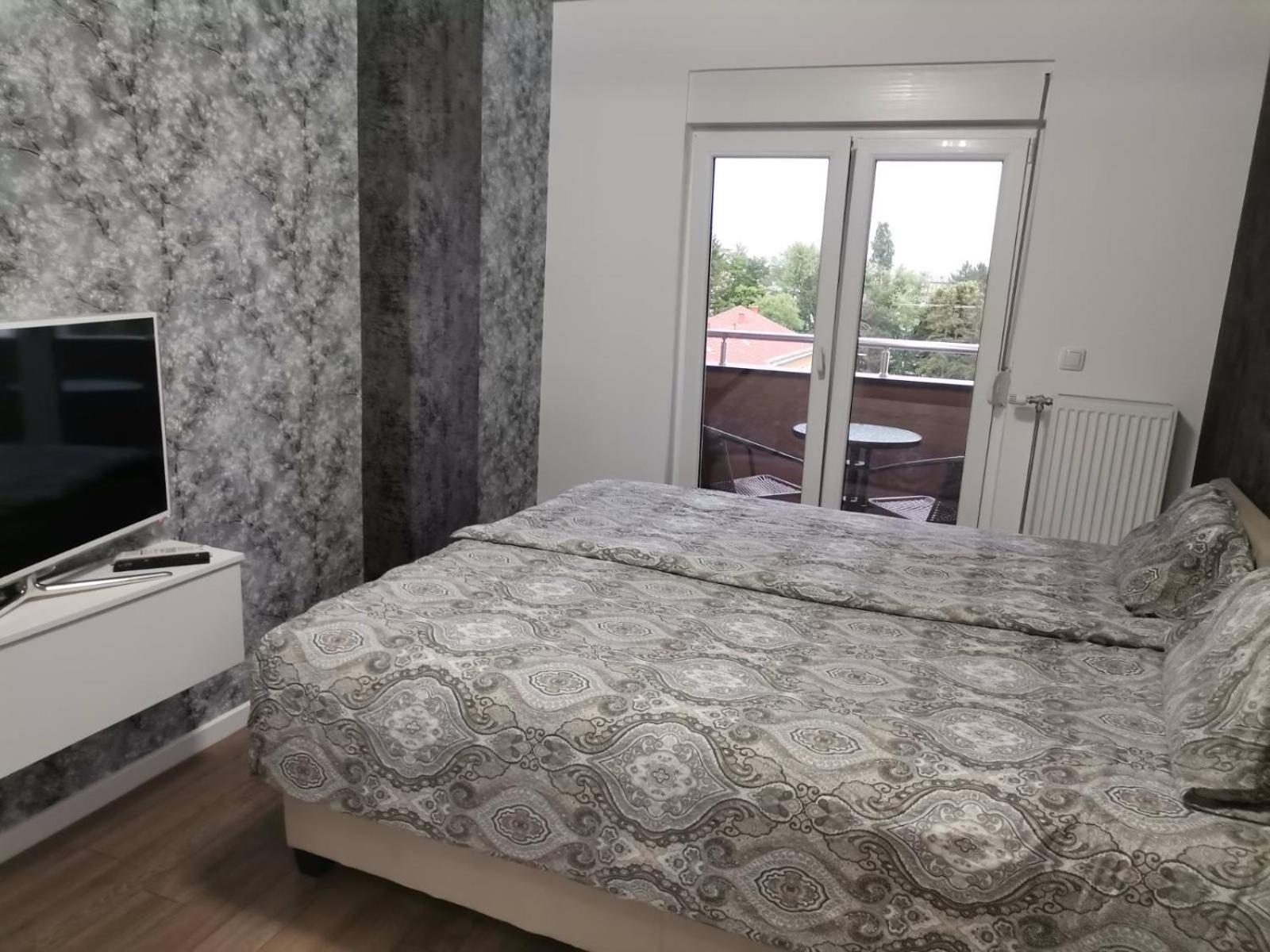 T lux apartman view 3