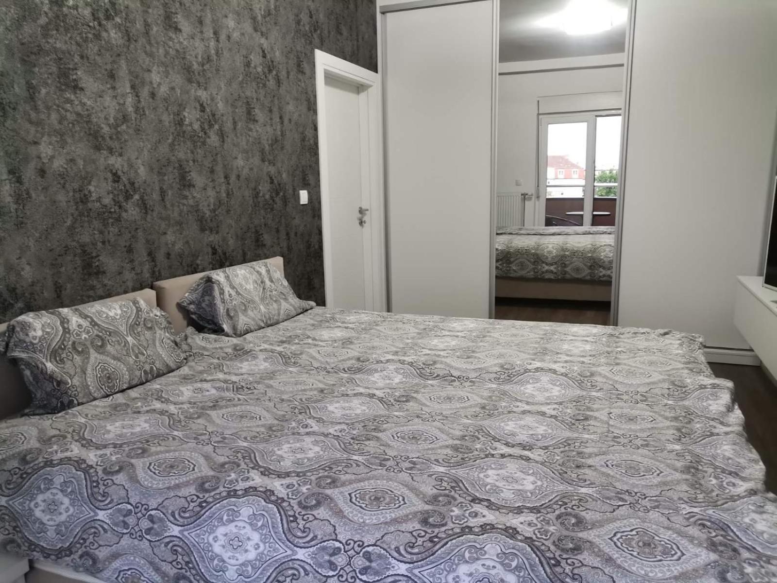 T lux apartman view 4