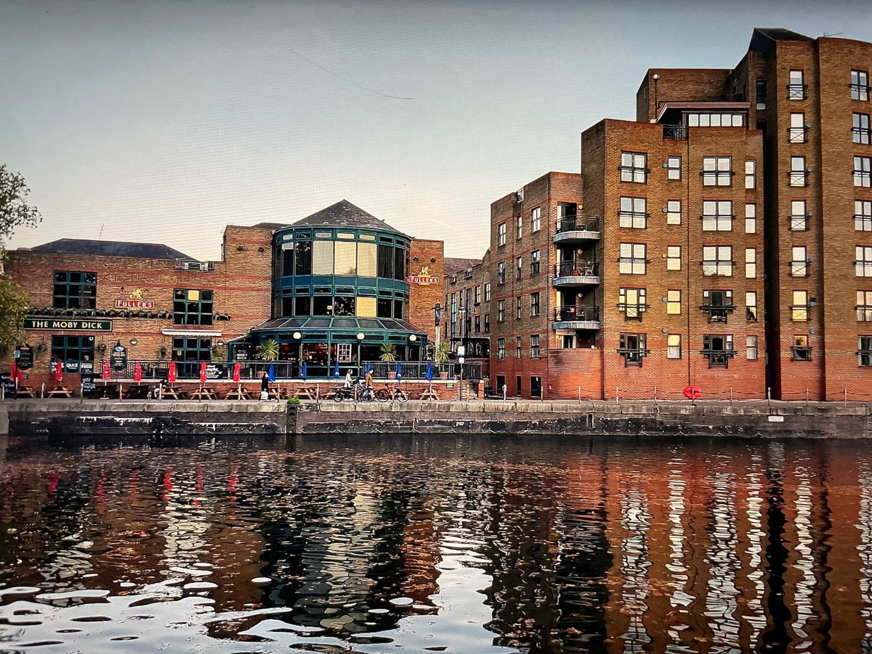 Surrey Docks London near Canada Water Easy Access to Canary Wharf Pier