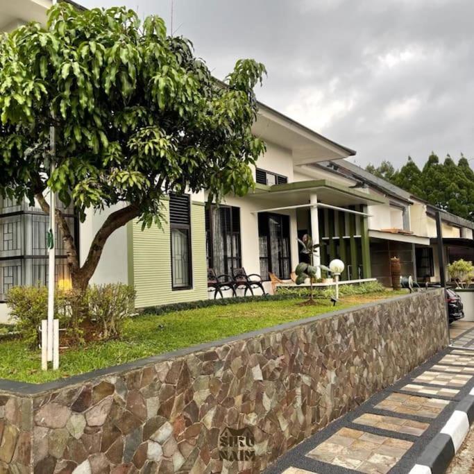 Villa Siku Naim, Sukabumi view 3