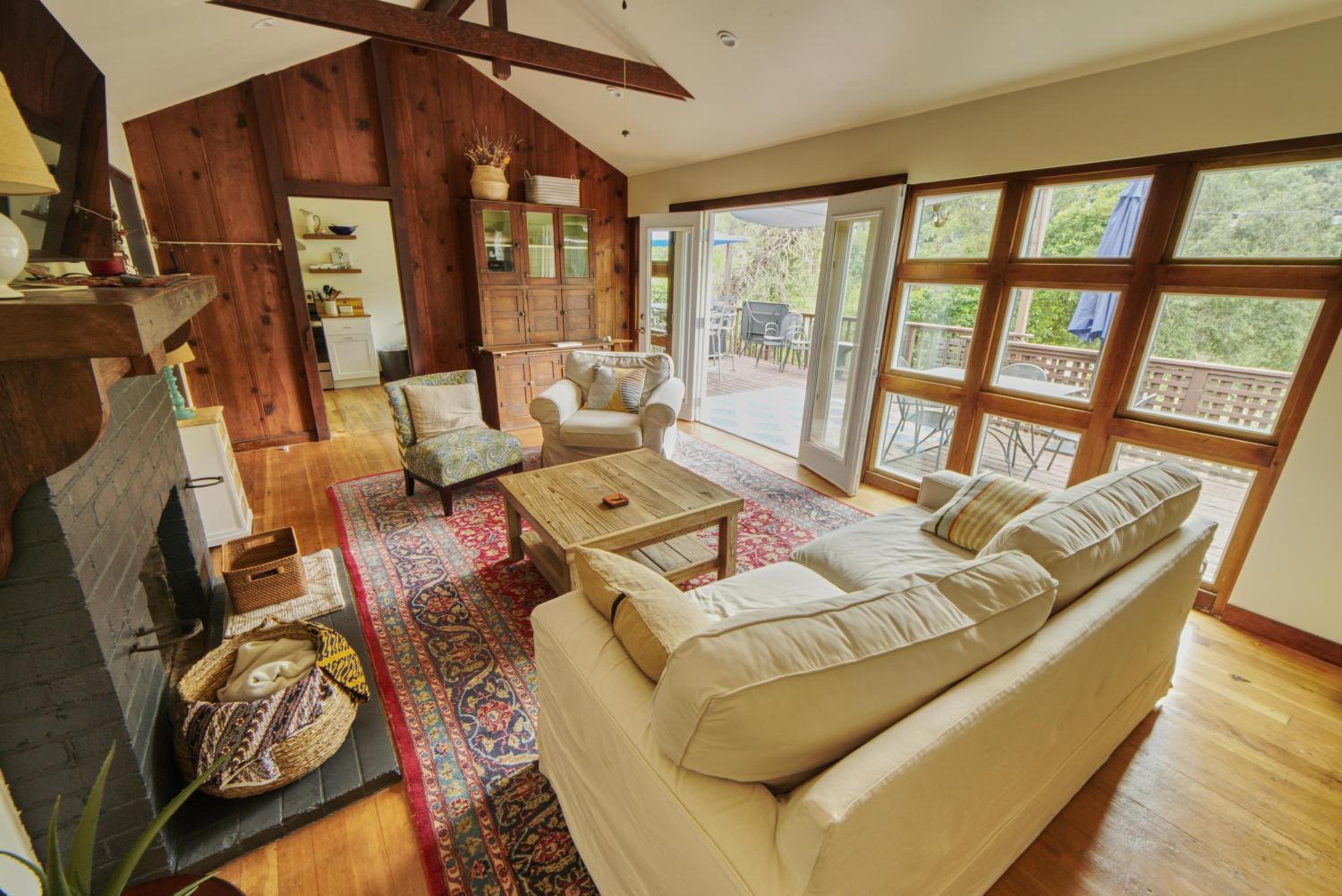 Riverfront Getaway With Wine Tastings Included