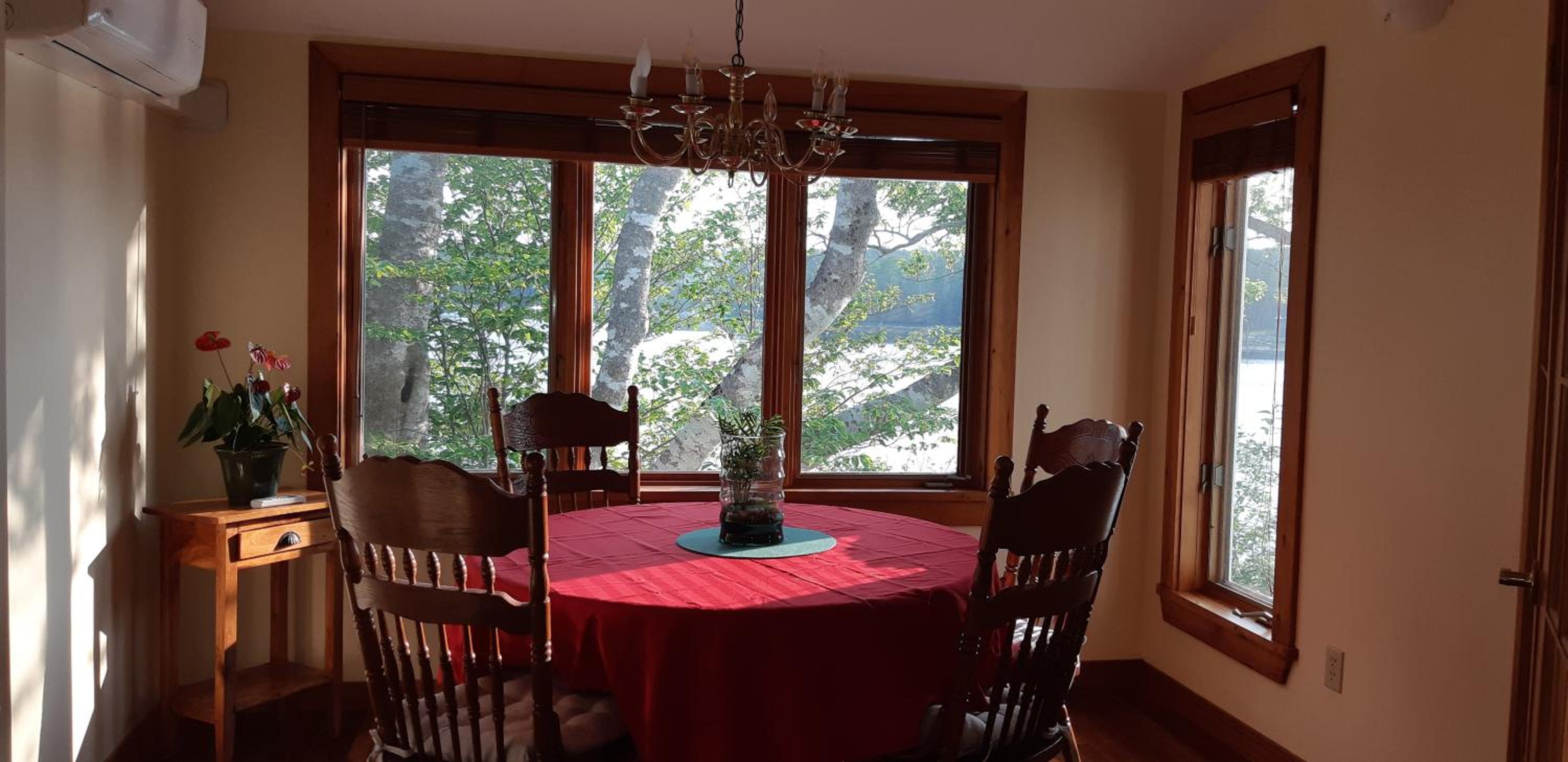 Oceanfront Garden Cottage - Gateway to Attractions and Towns, Private Cove Mooring