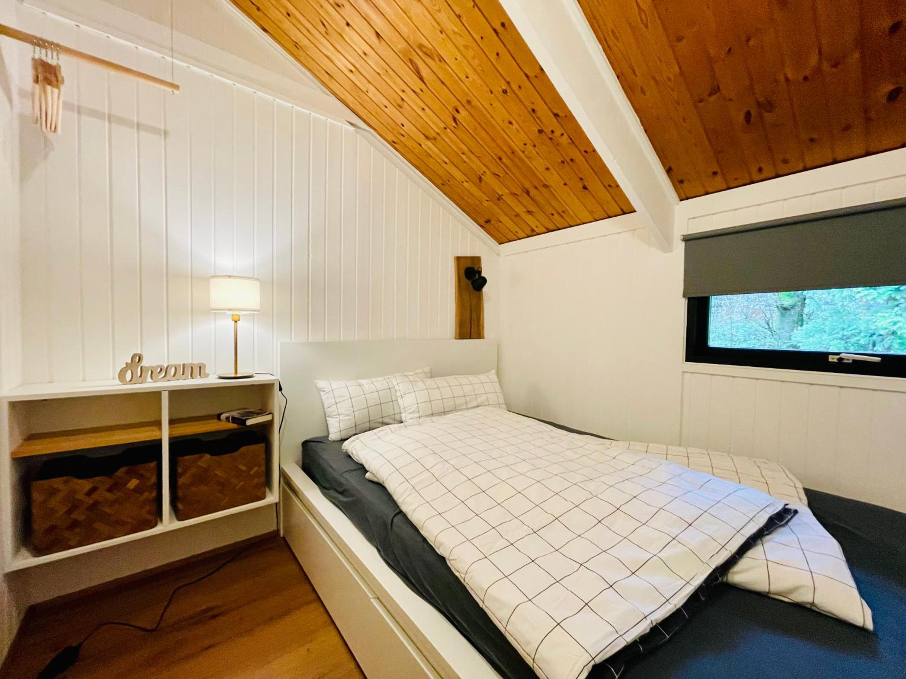 Ferienhaus Kleine Auszeit in der Natur mit Kamin, Yogamatten, schöne Küche