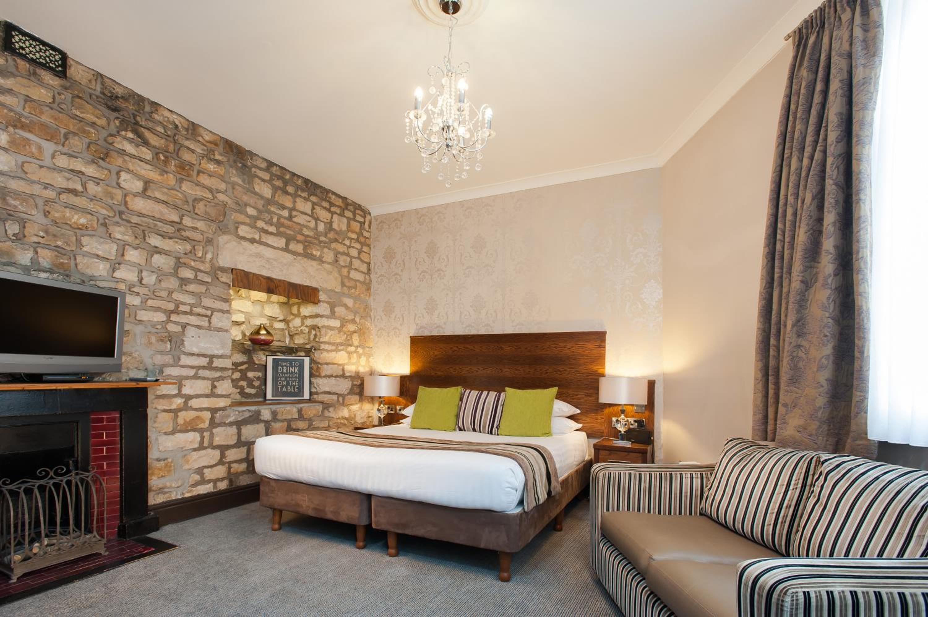 The Sun Hotel & Bar