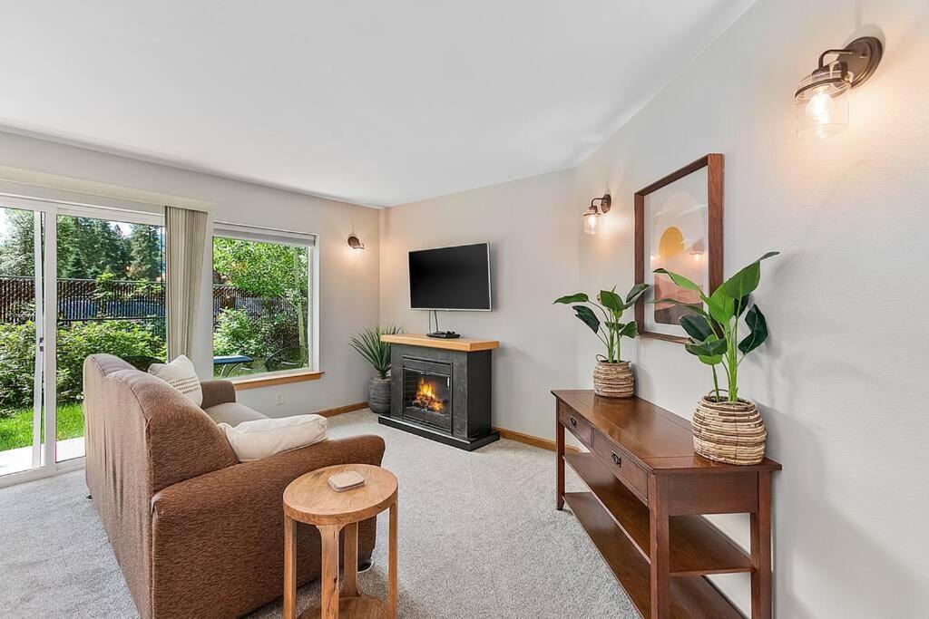 Hotel Dasha's alpine retreat at Icicle Village with pool and hot tub - Image 1