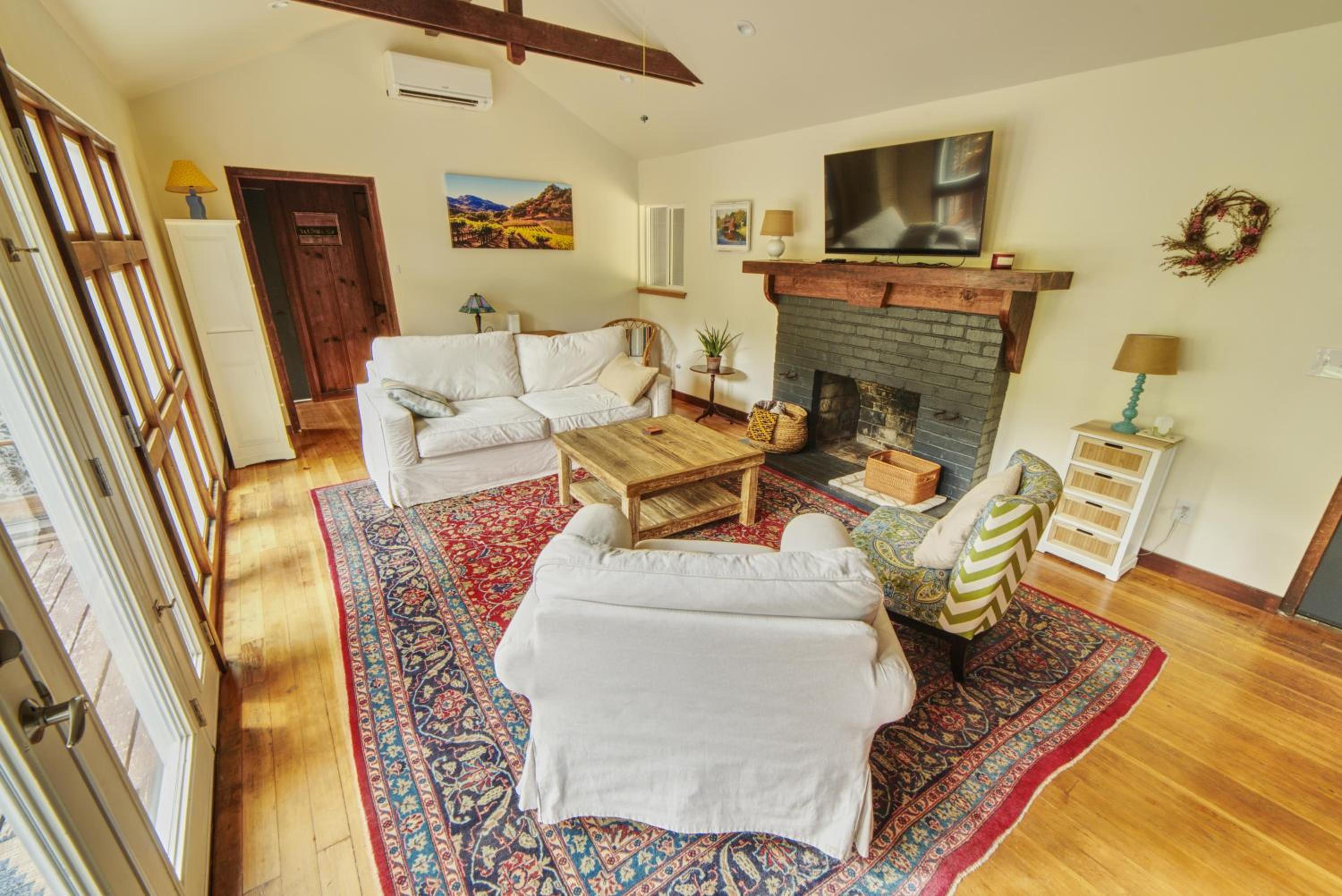 Riverfront Getaway With Wine Tastings Included