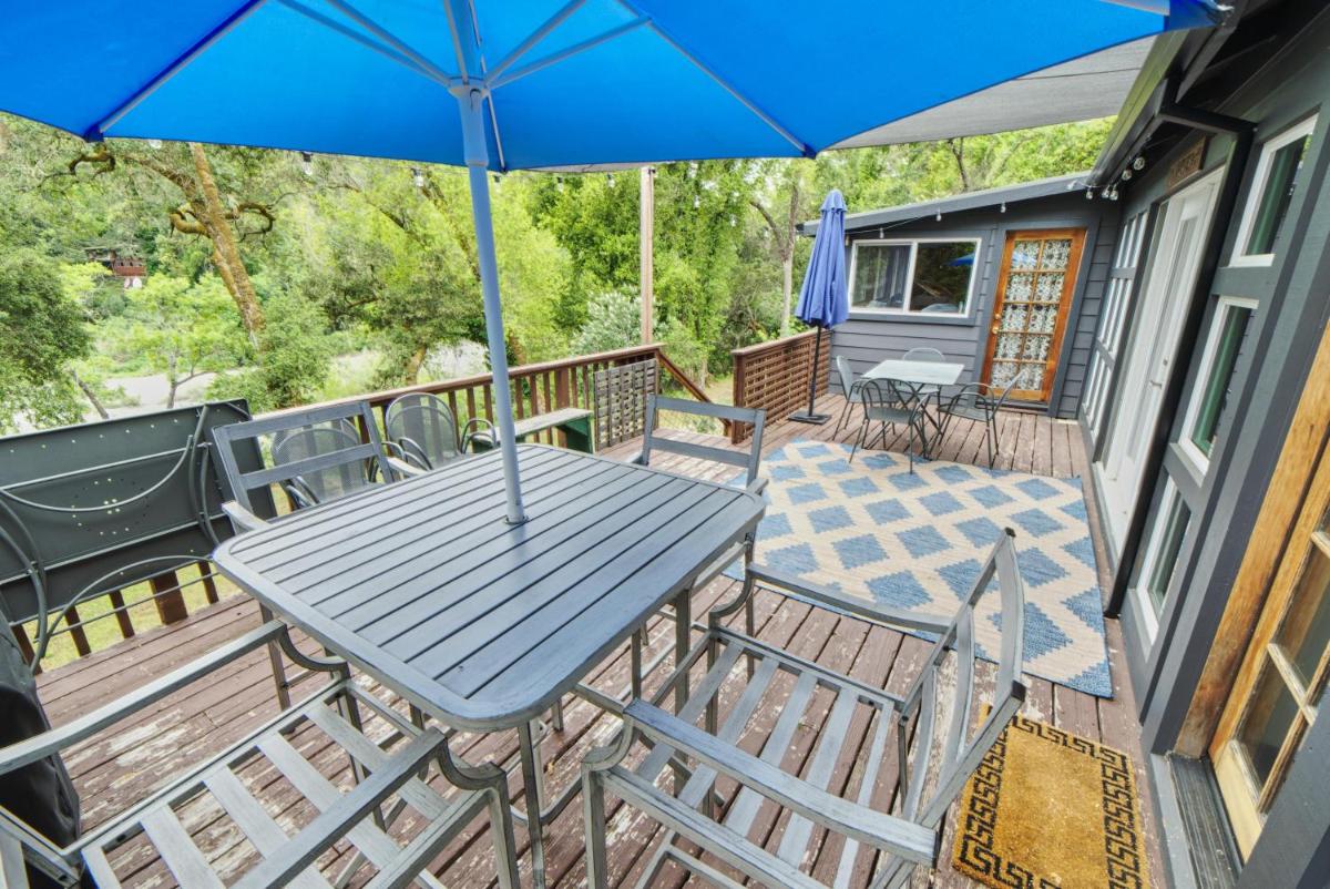 Riverfront Getaway With Wine Tastings Included