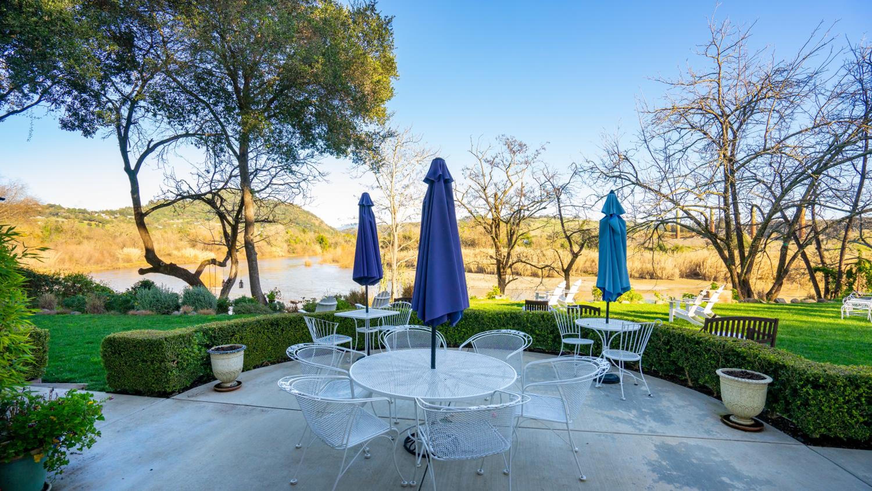 The River Belle Inn