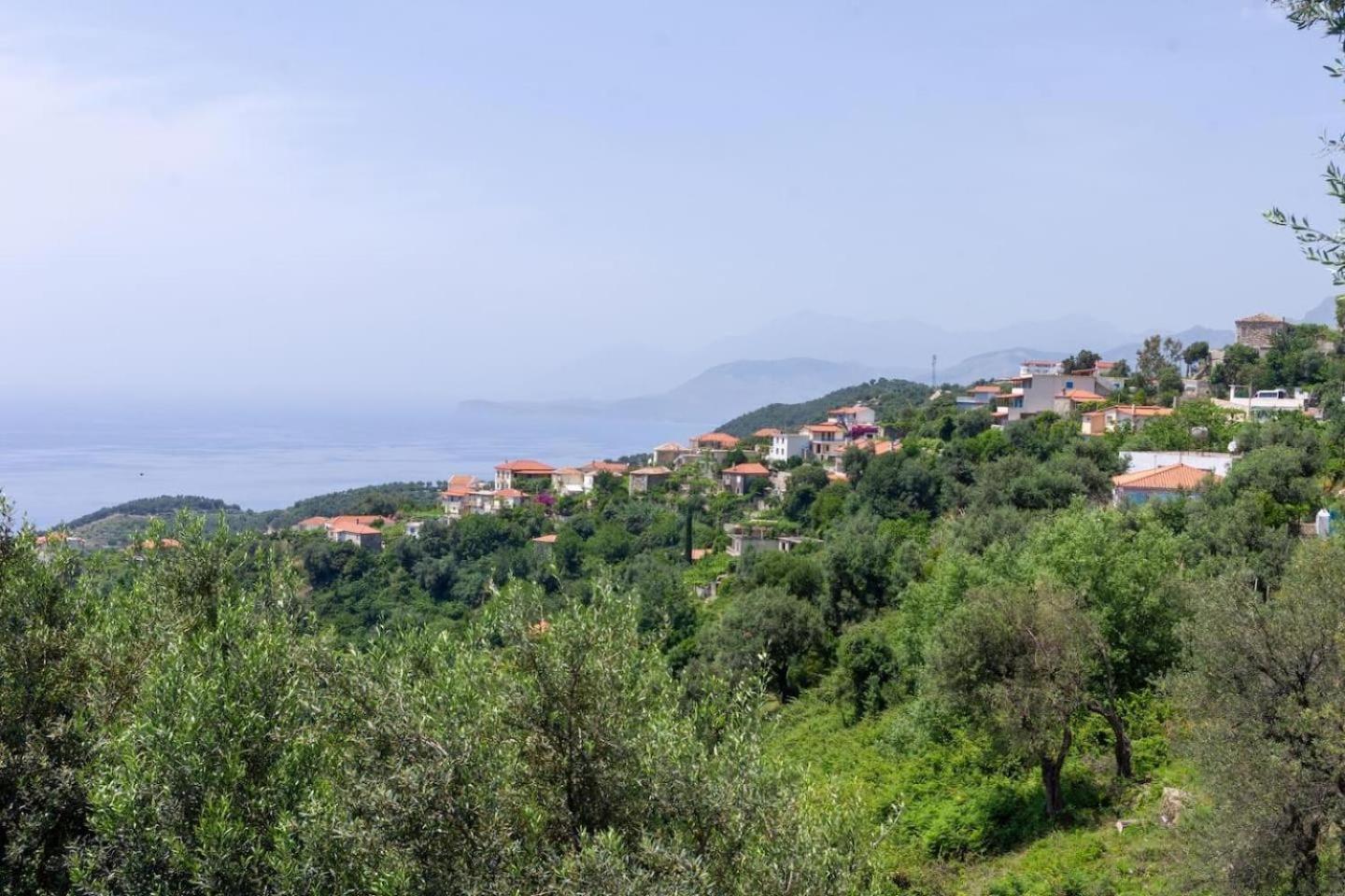 Sea & Mountain Lukove Apartment