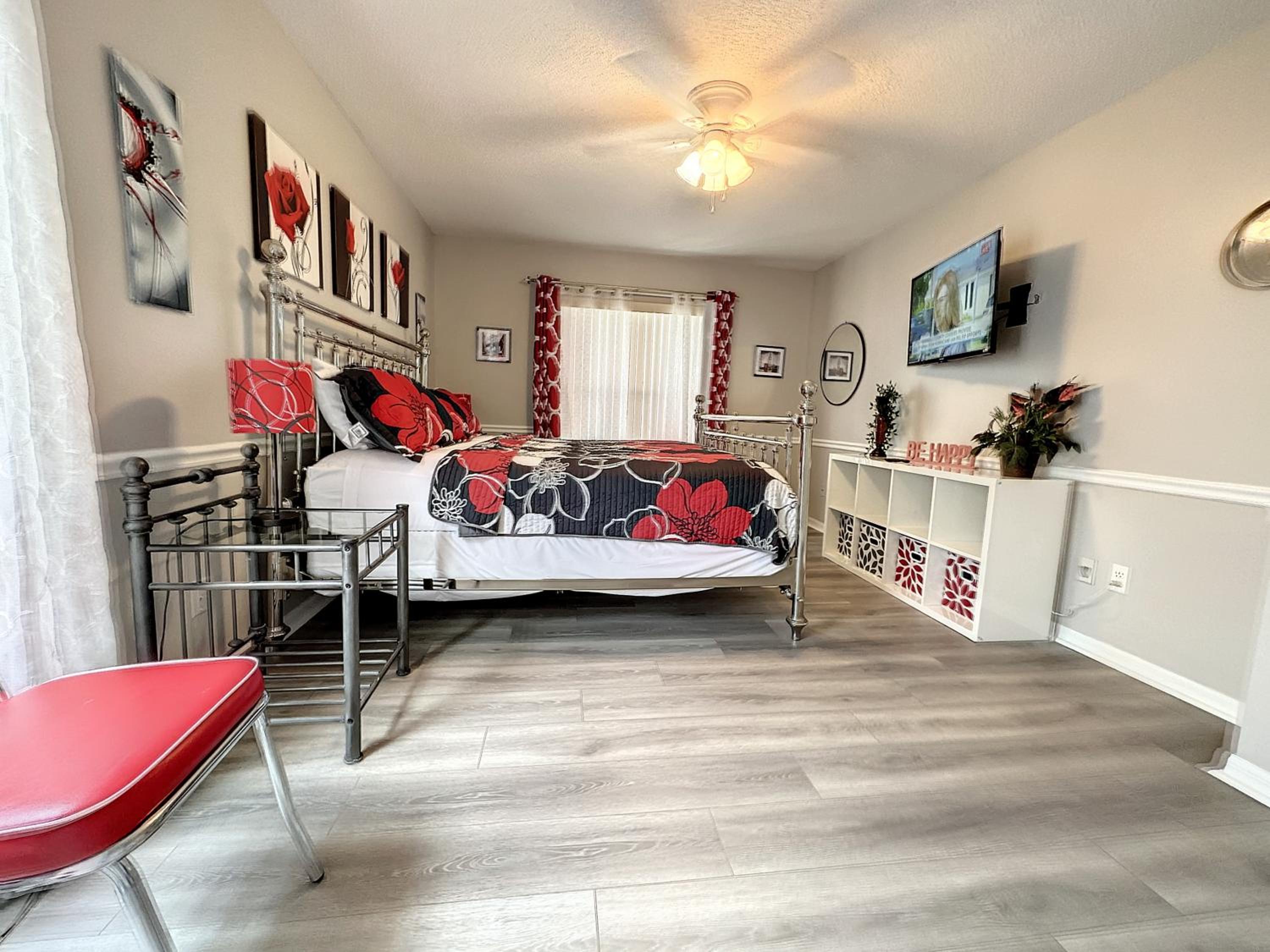 5 star on other sites See why Golf games pool hot tub 4m Disney sun deck Free Snacks