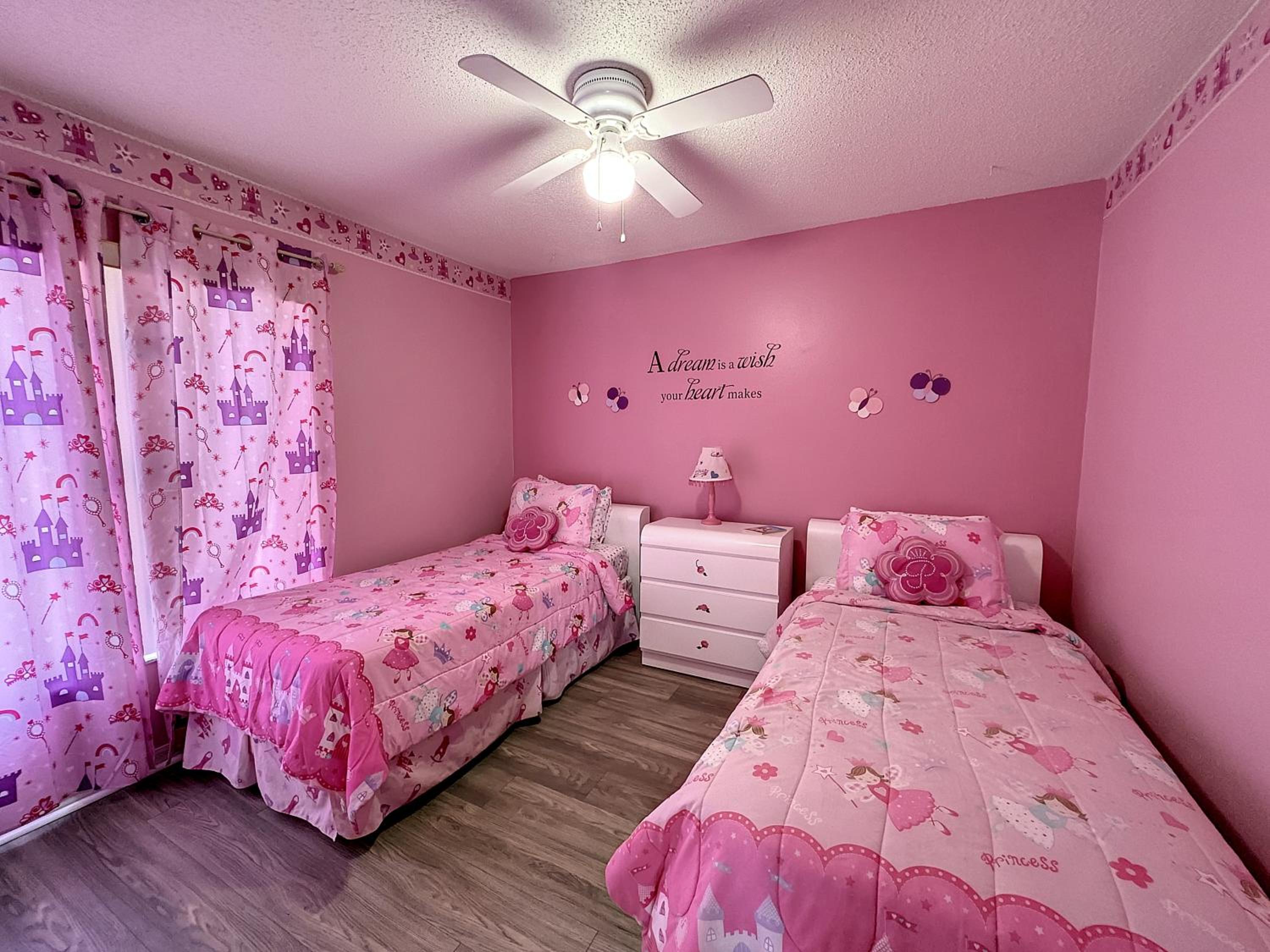 5 star on other sites See why Golf games pool hot tub 4m Disney sun deck Free Snacks