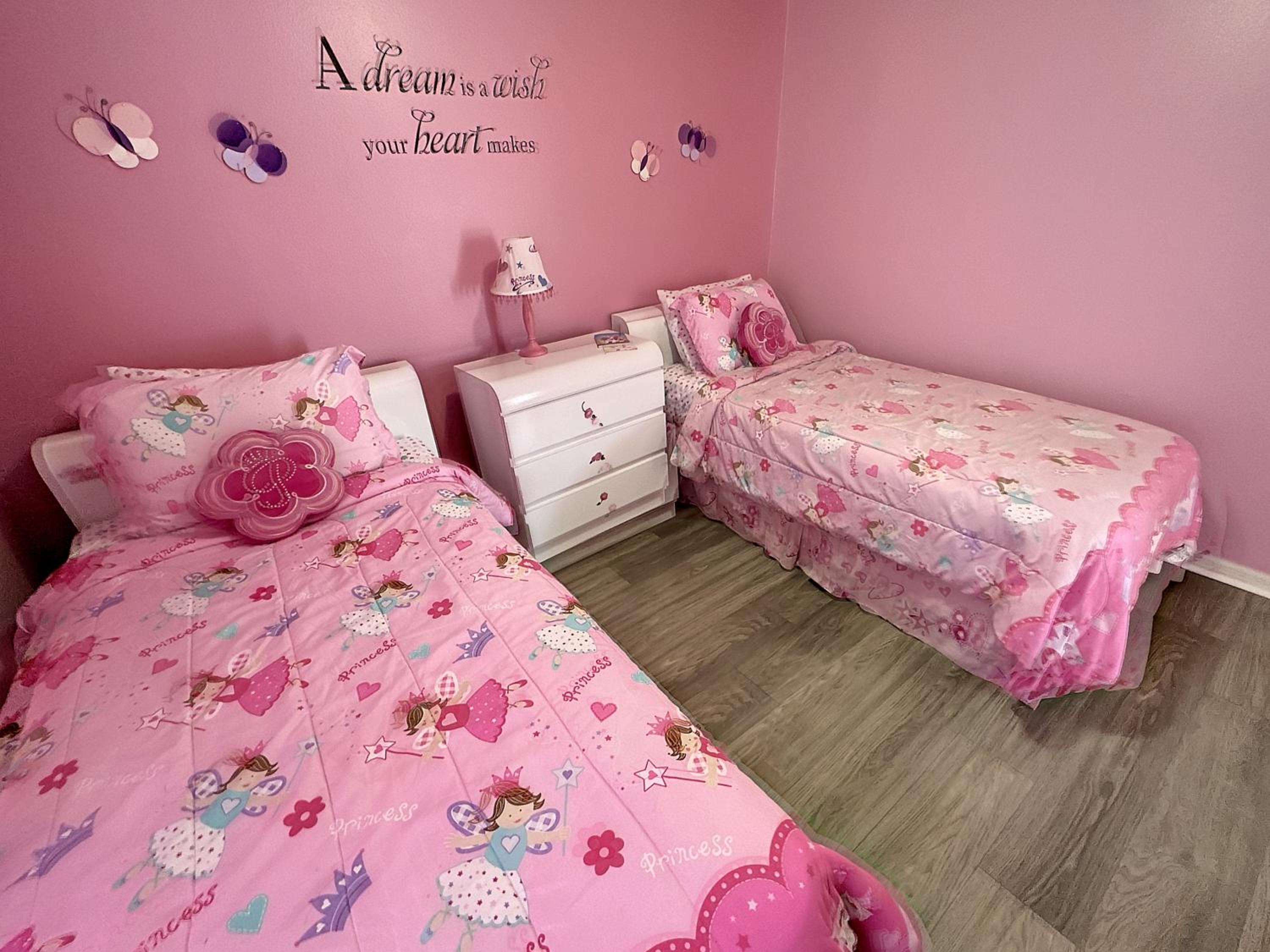 5 star on other sites See why Golf games pool hot tub 4m Disney sun deck Free Snacks