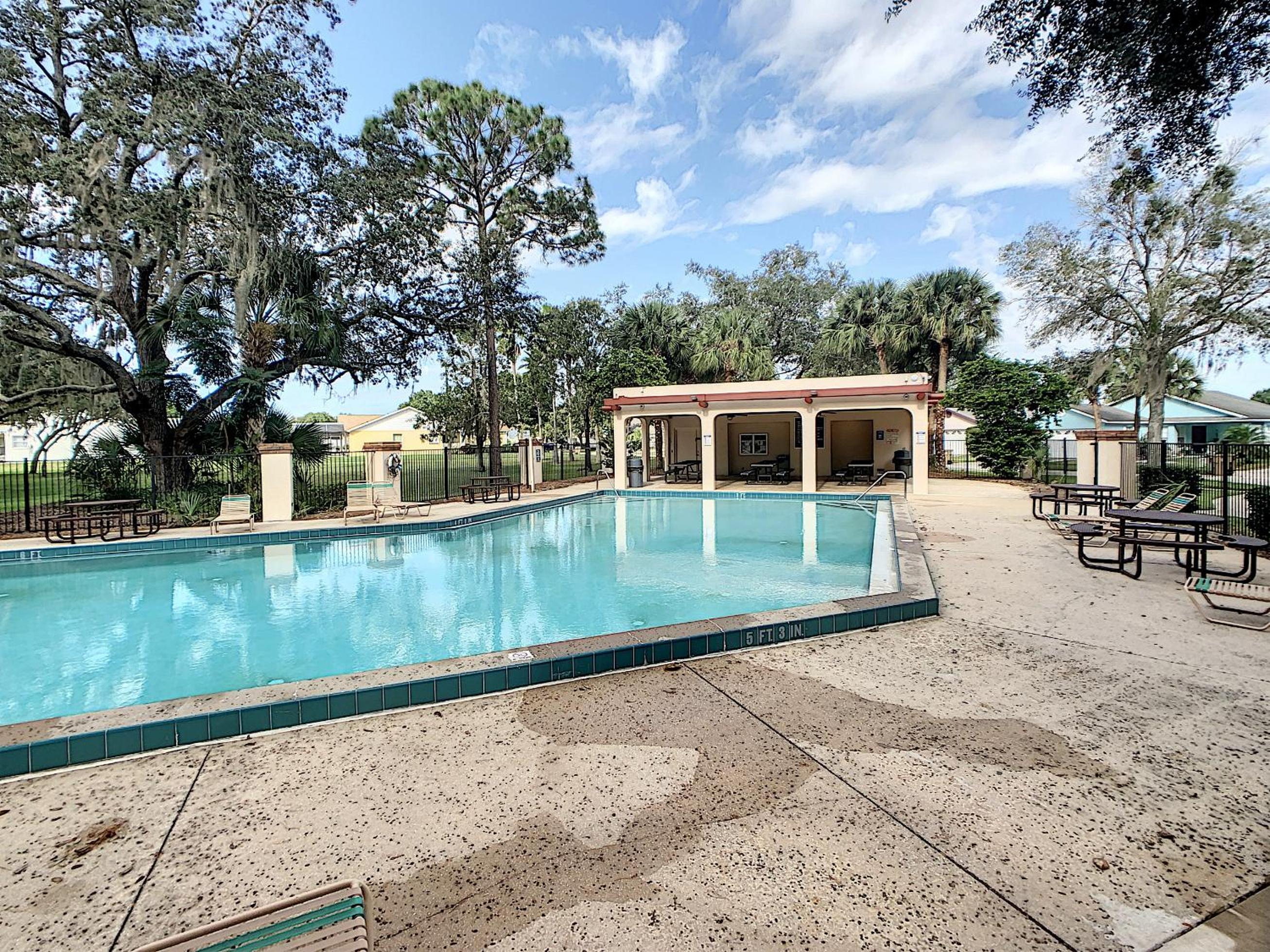 5 star on other sites See why Golf games pool hot tub 4m Disney sun deck Free Snacks