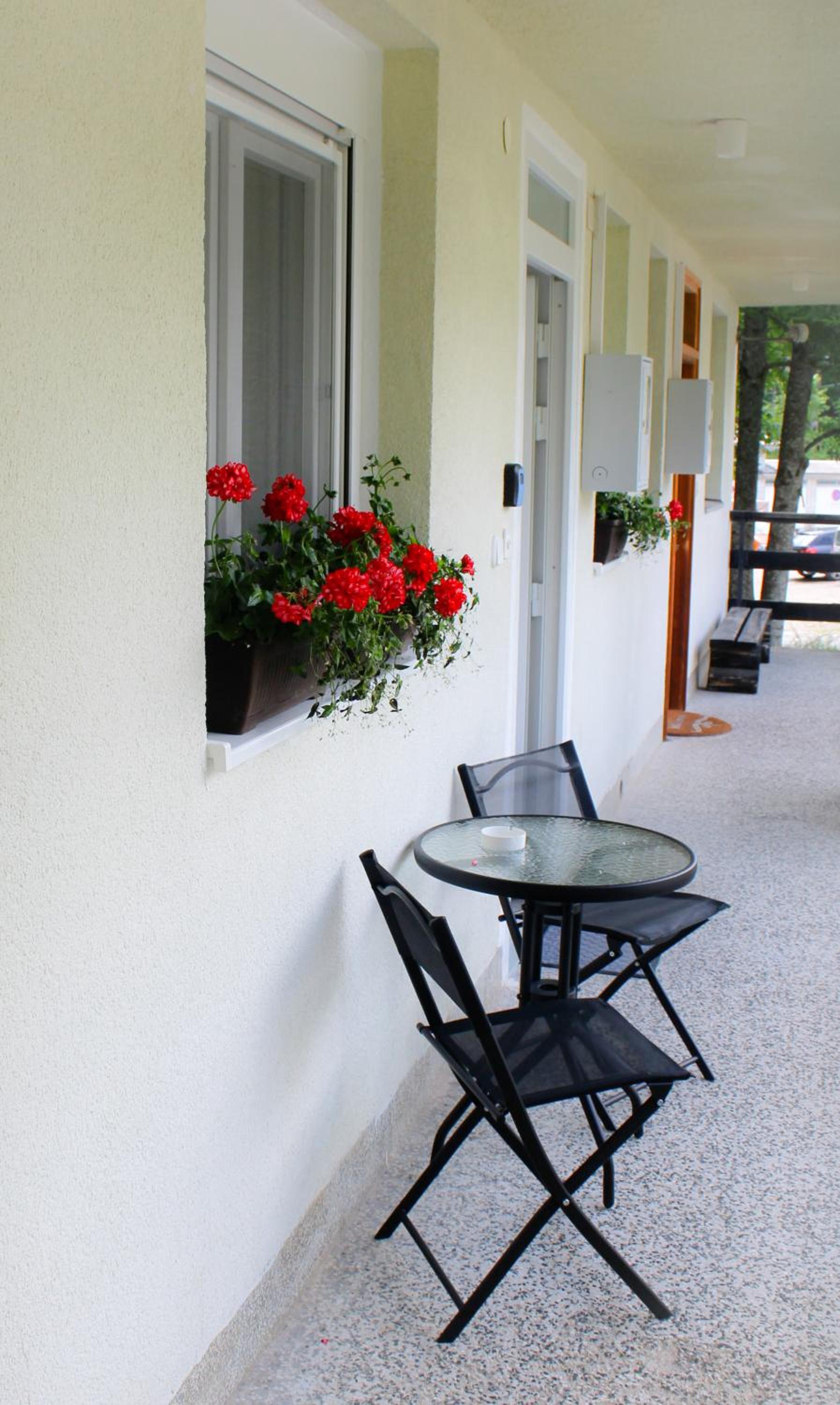 Apartment D&L
