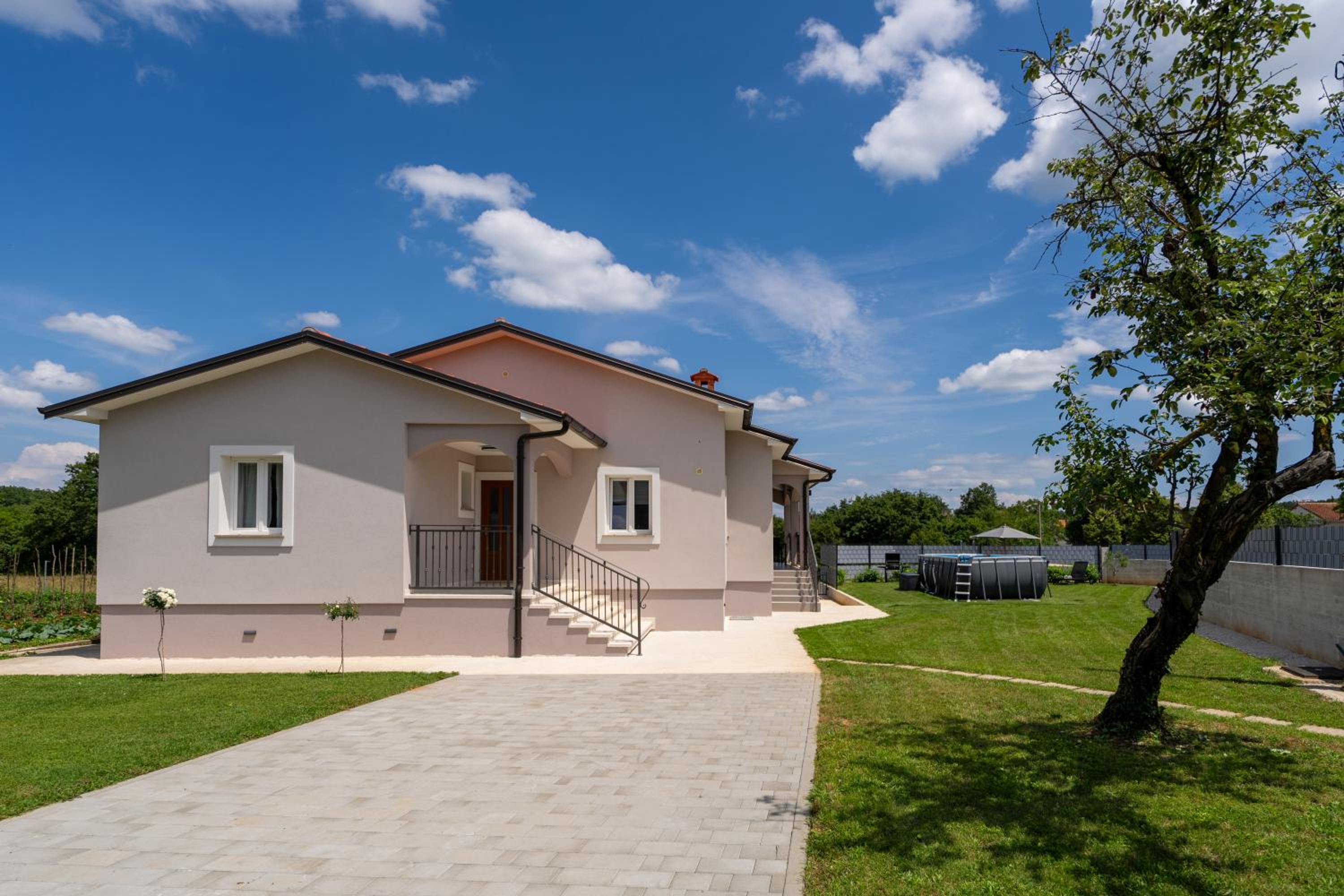 Holiday house Leana view 4