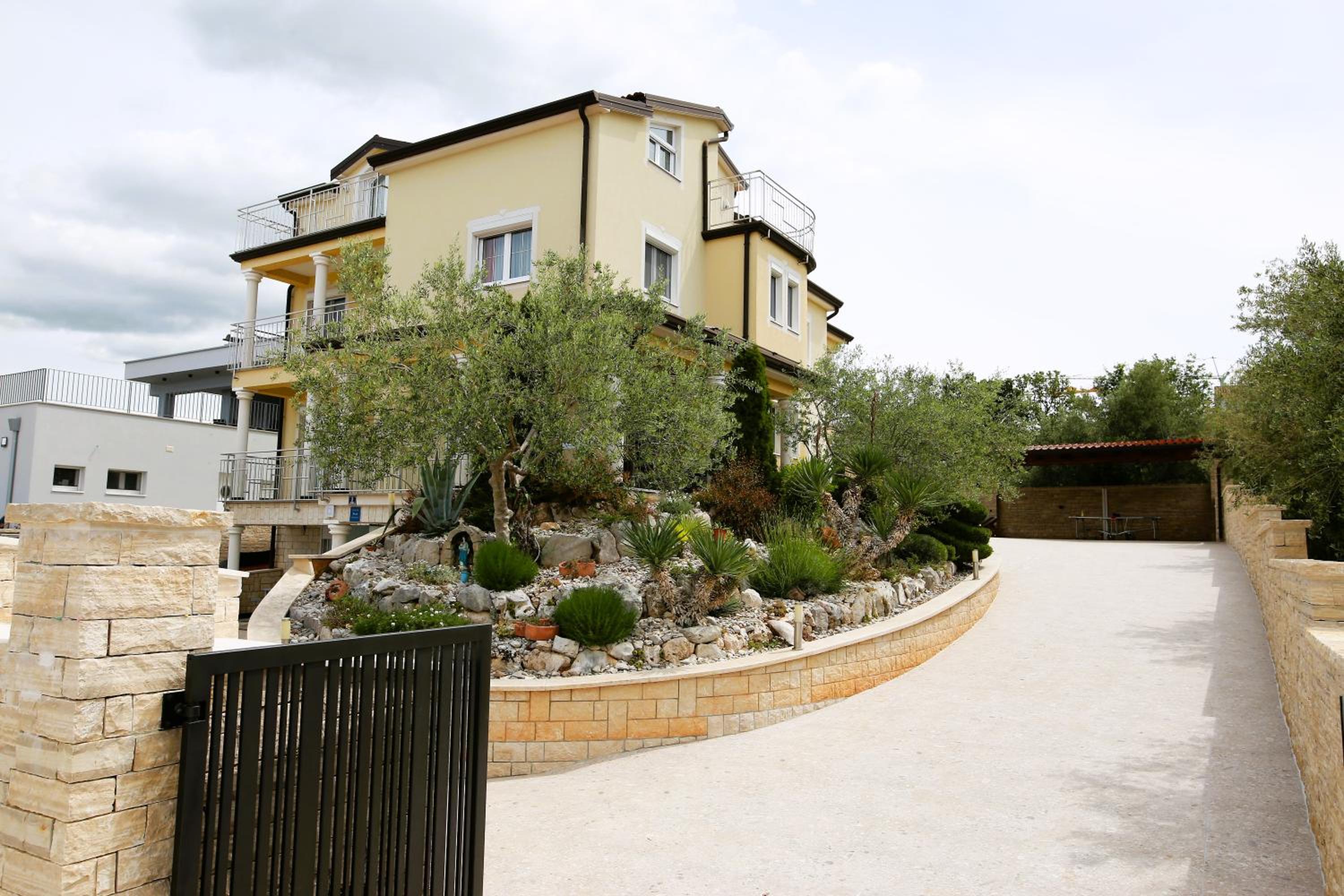 Tomic Apartments - Property Image 12