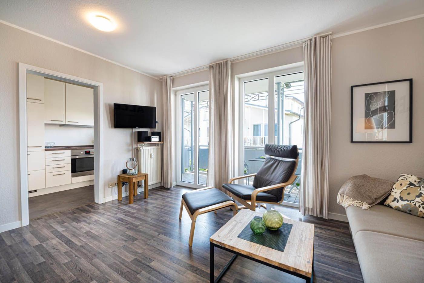 Ferienwohnung mit Balkon 500 m bis zum Strand VB