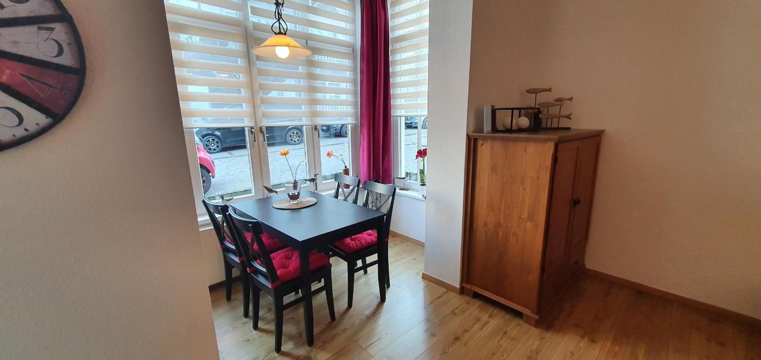 Ferienwohnung mit Balkon 500 m bis zum Strand VH