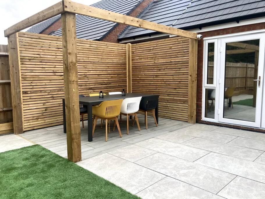Robins Nest Luxury Bungalow view 5