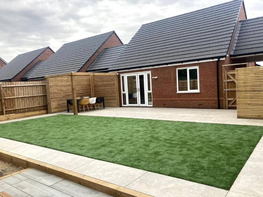 Robins Nest Luxury Bungalow view 3