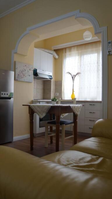 Alle's M Shyri studio apartment