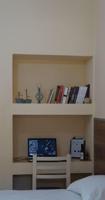 Alle's M Shyri studio apartment