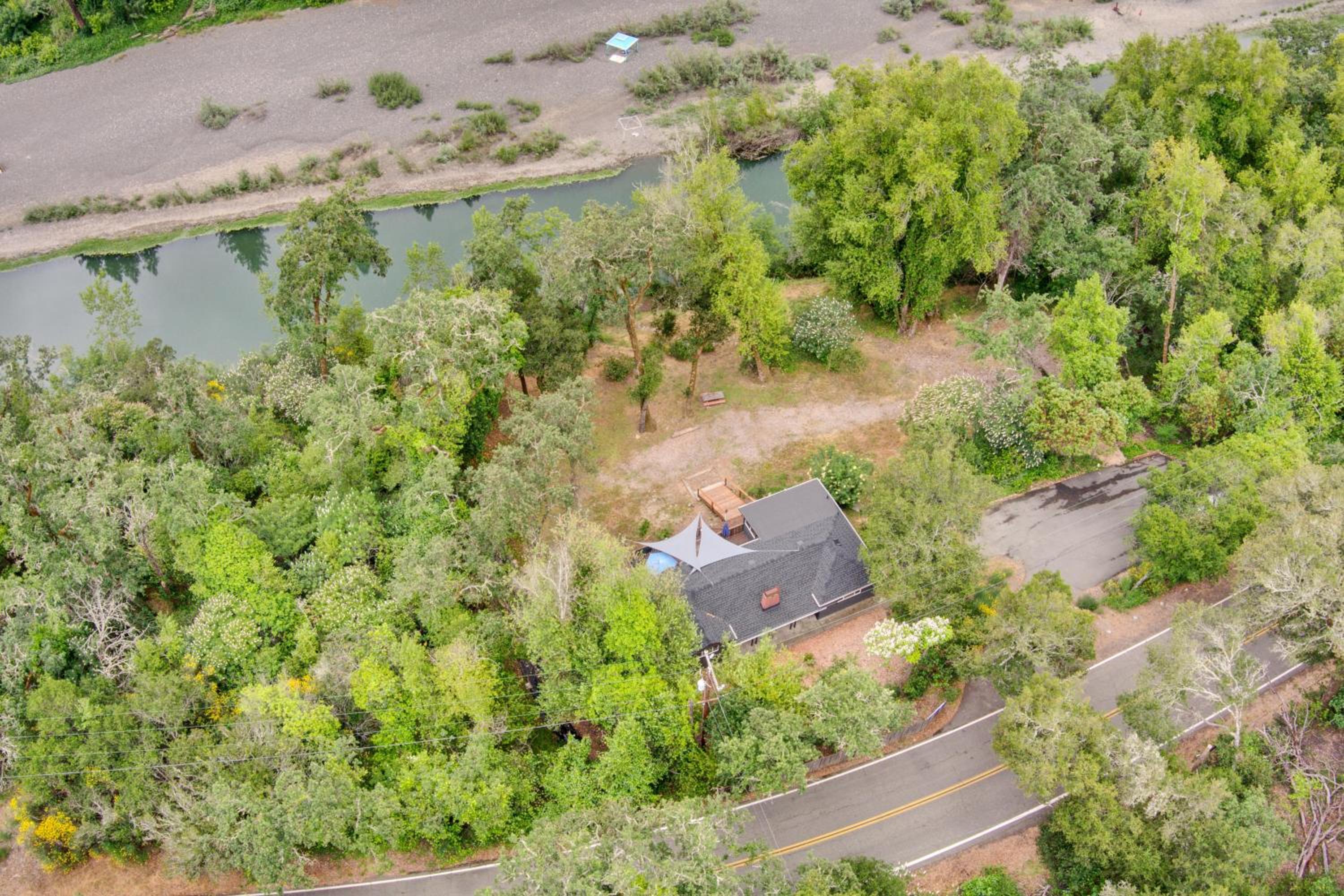 Riverfront Getaway With Wine Tastings Included