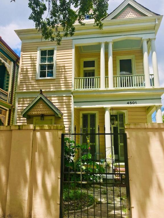 4BR 3 BA HUGE, Balcony, Cemetery, Streetcar sleeps 8! view 3