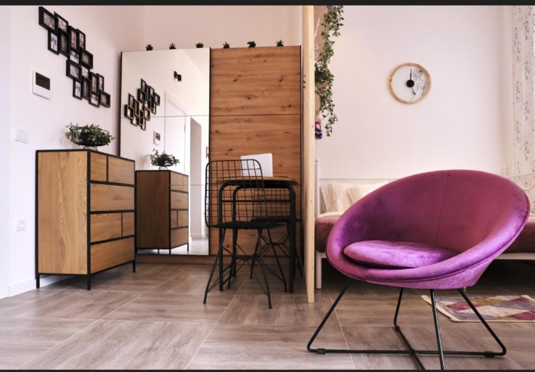 Studio apartment, 5 minutes to the beach view 2