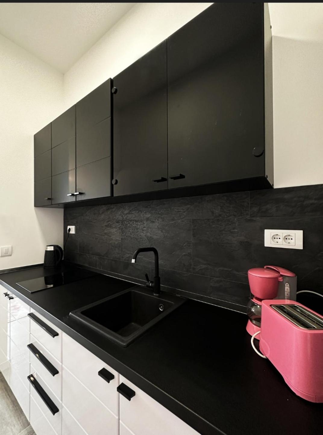 Studio apartment, 5 minutes to the beach view 3