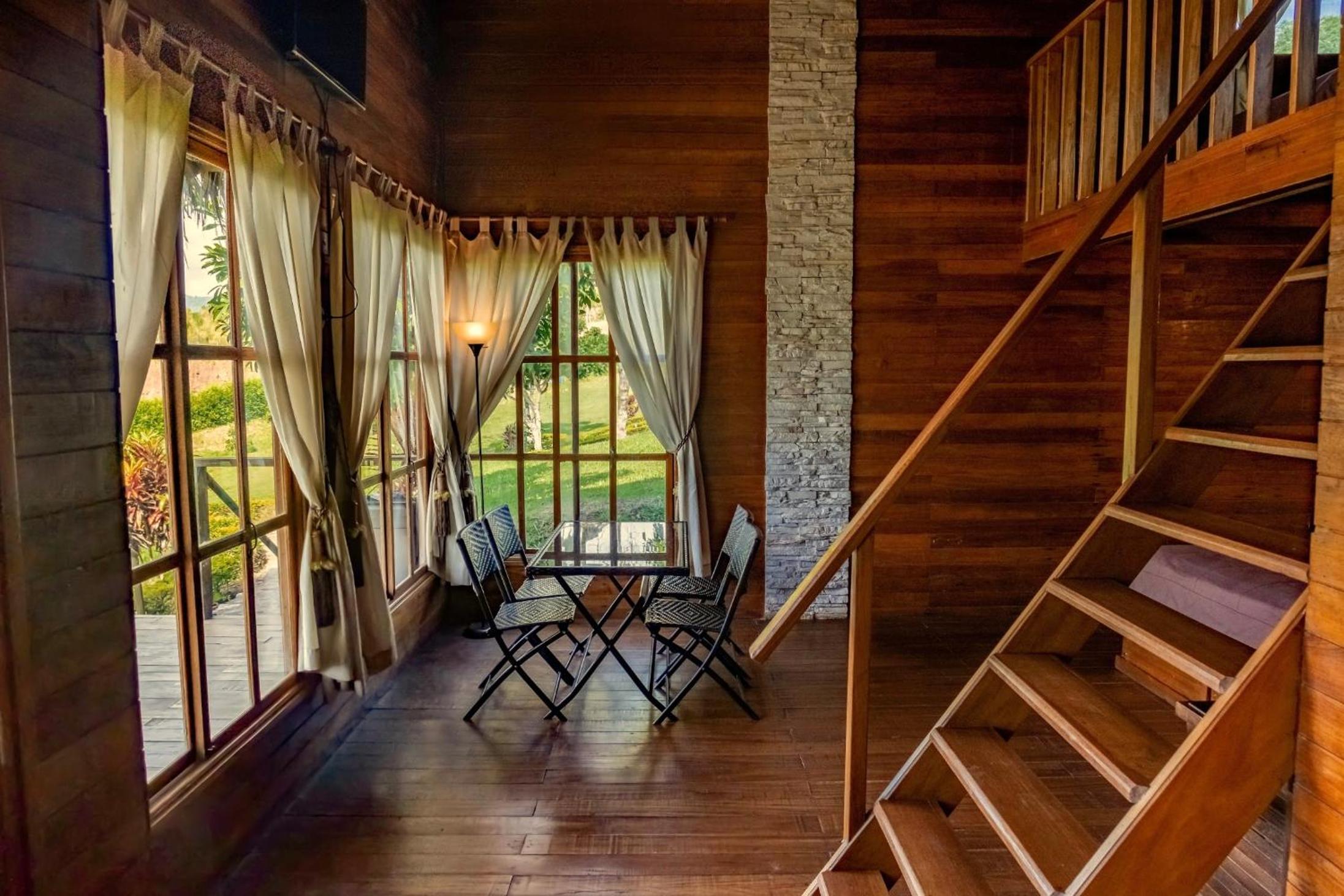 Sauce Lodge - Laguna Azul