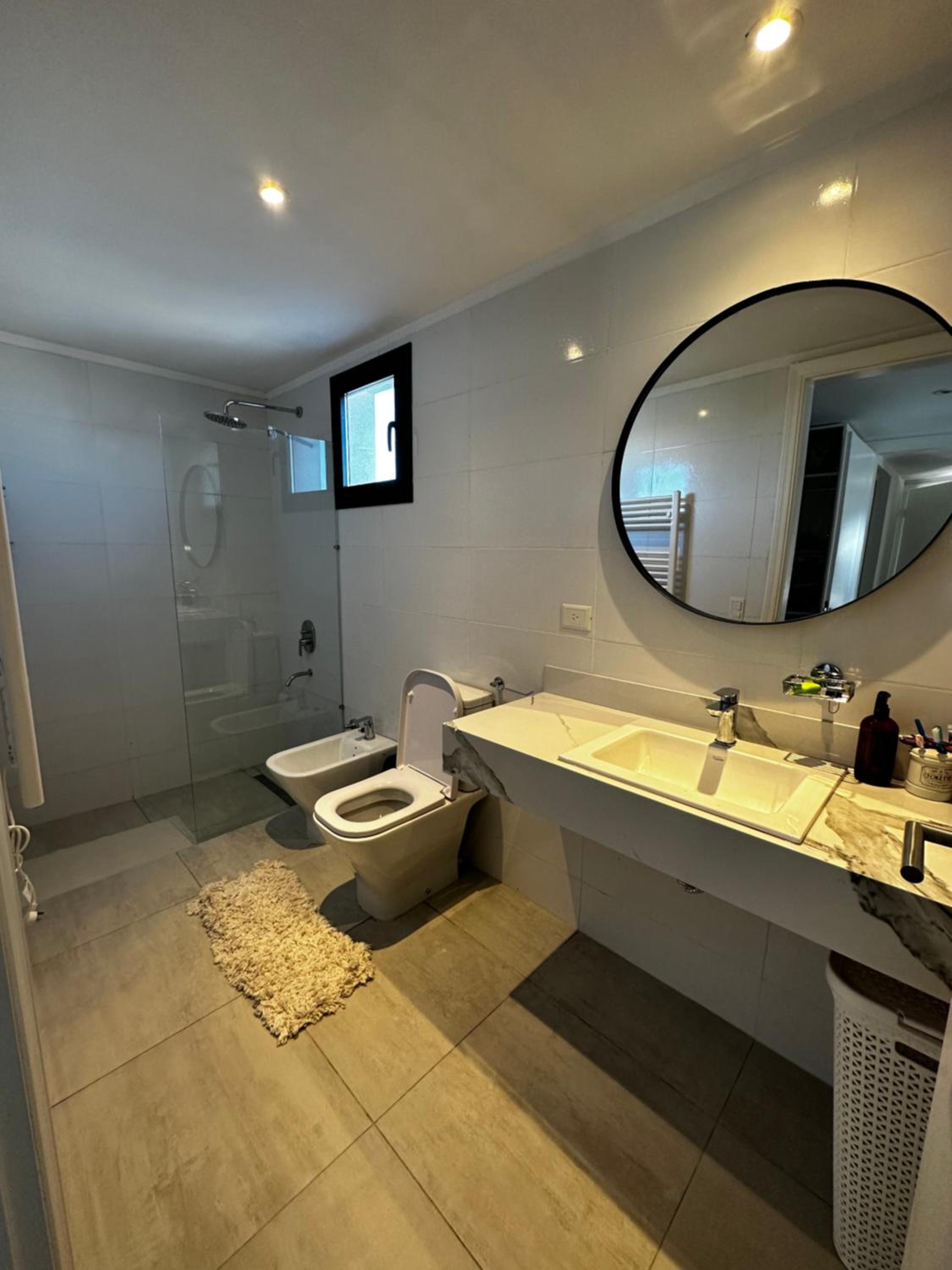 Increíble apartamento en barrio cerrado con salida al río !