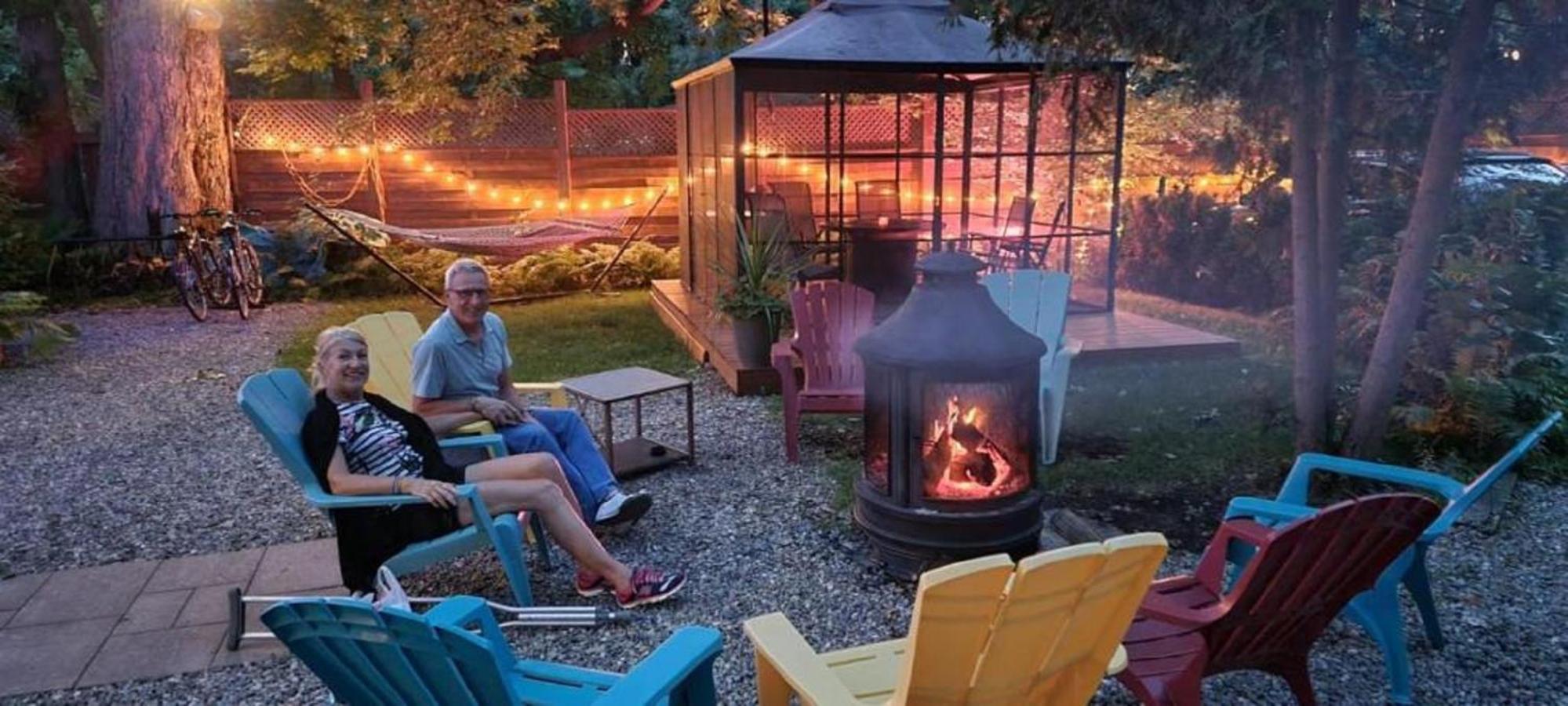 Kokomo INN Bed and Breakfast Ottawa-Gatineau's Only Tropical Riverfront B&B on the National Capital Cycling Pathway Route Verte #1 - for Adults Only - Cham