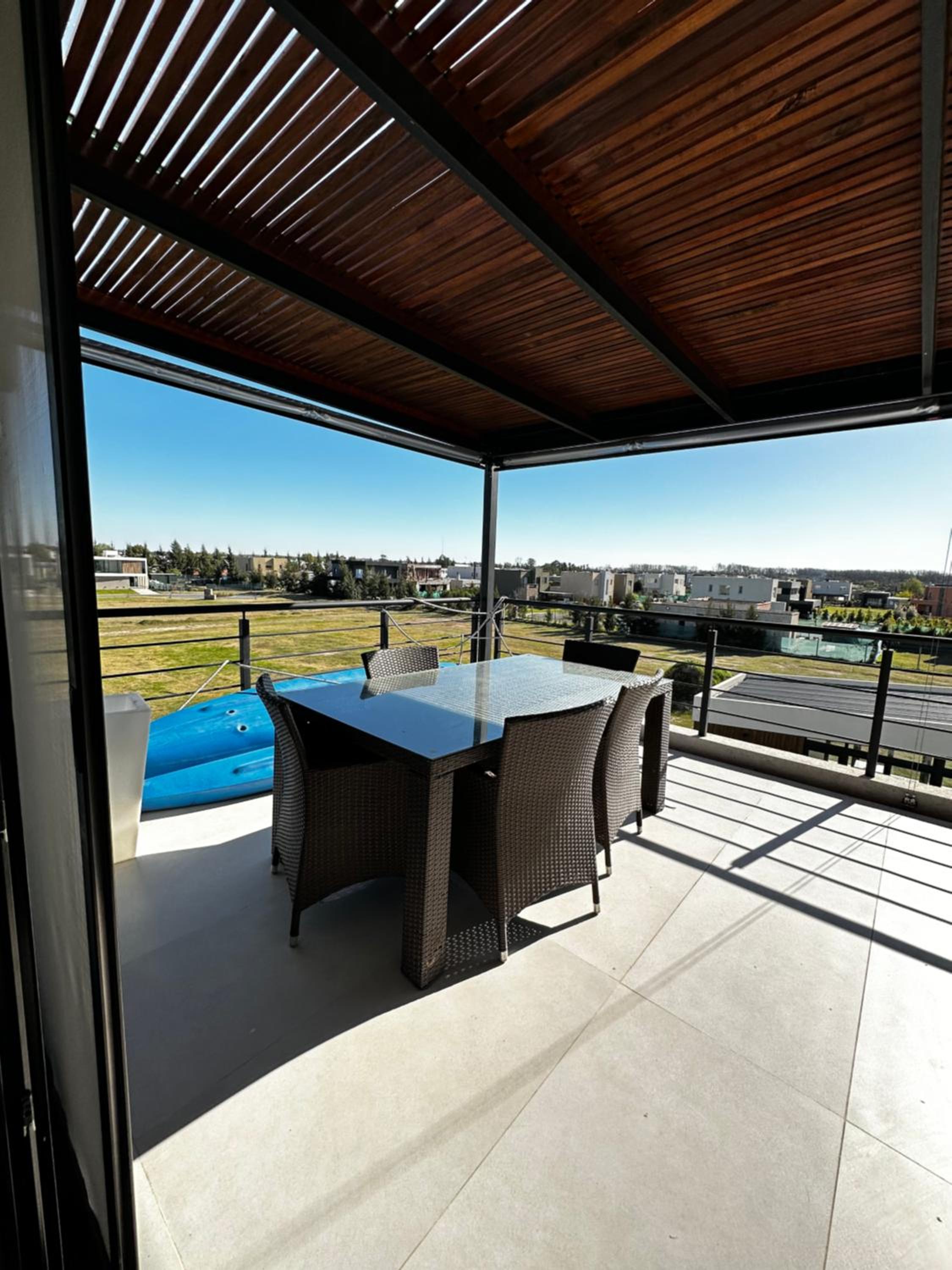 Increíble apartamento en barrio cerrado con salida al río !